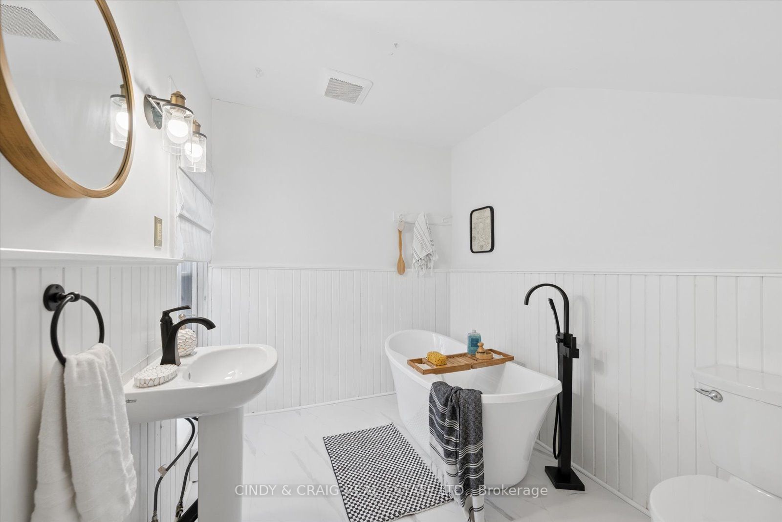 443 Victoria Street Property Photo 17
