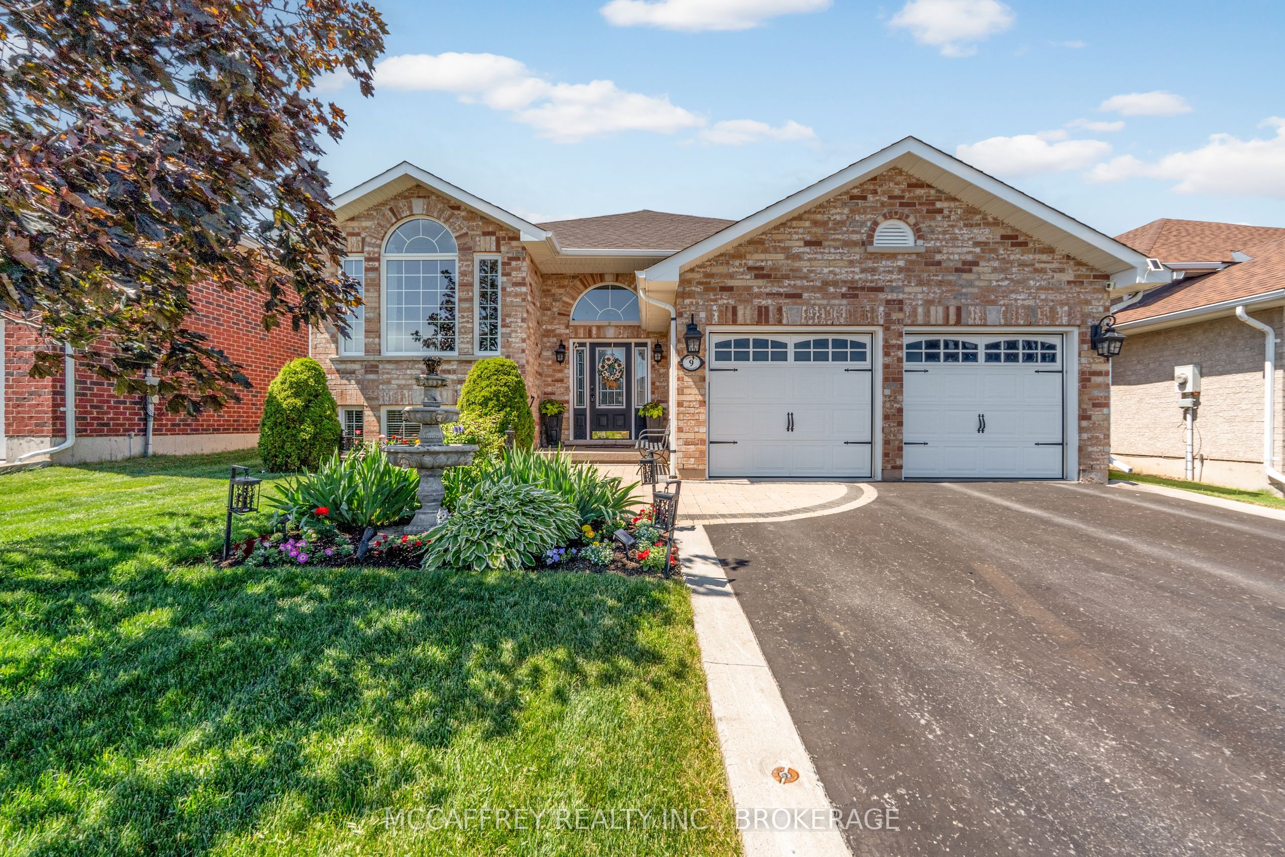 9 Hartwood Crescent Property Photo 1