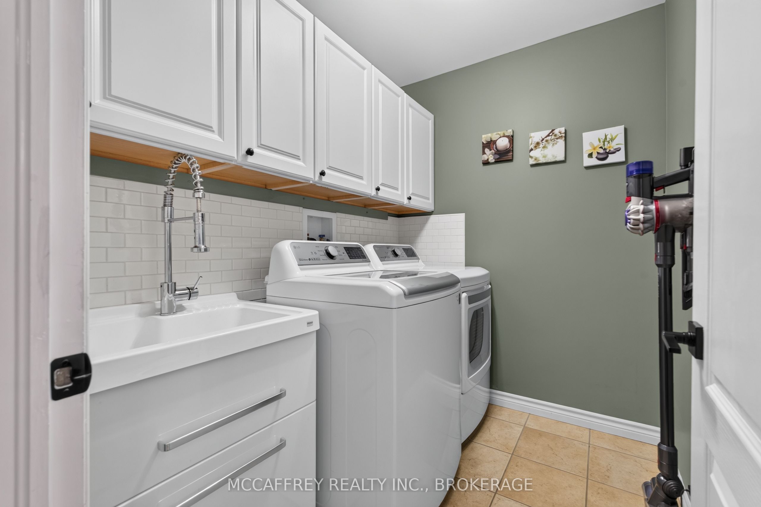 9 Hartwood Crescent Property Photo 29