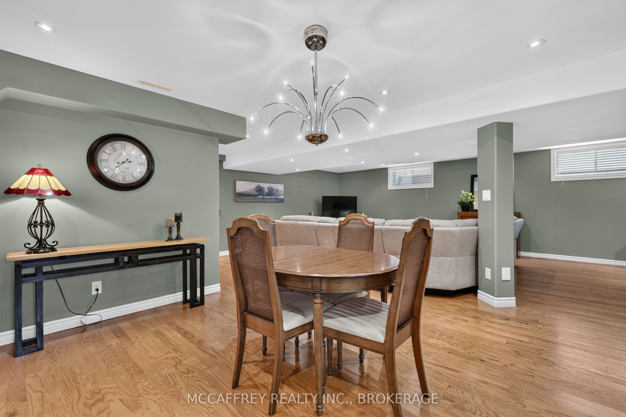 9 Hartwood Crescent Property Photo 32