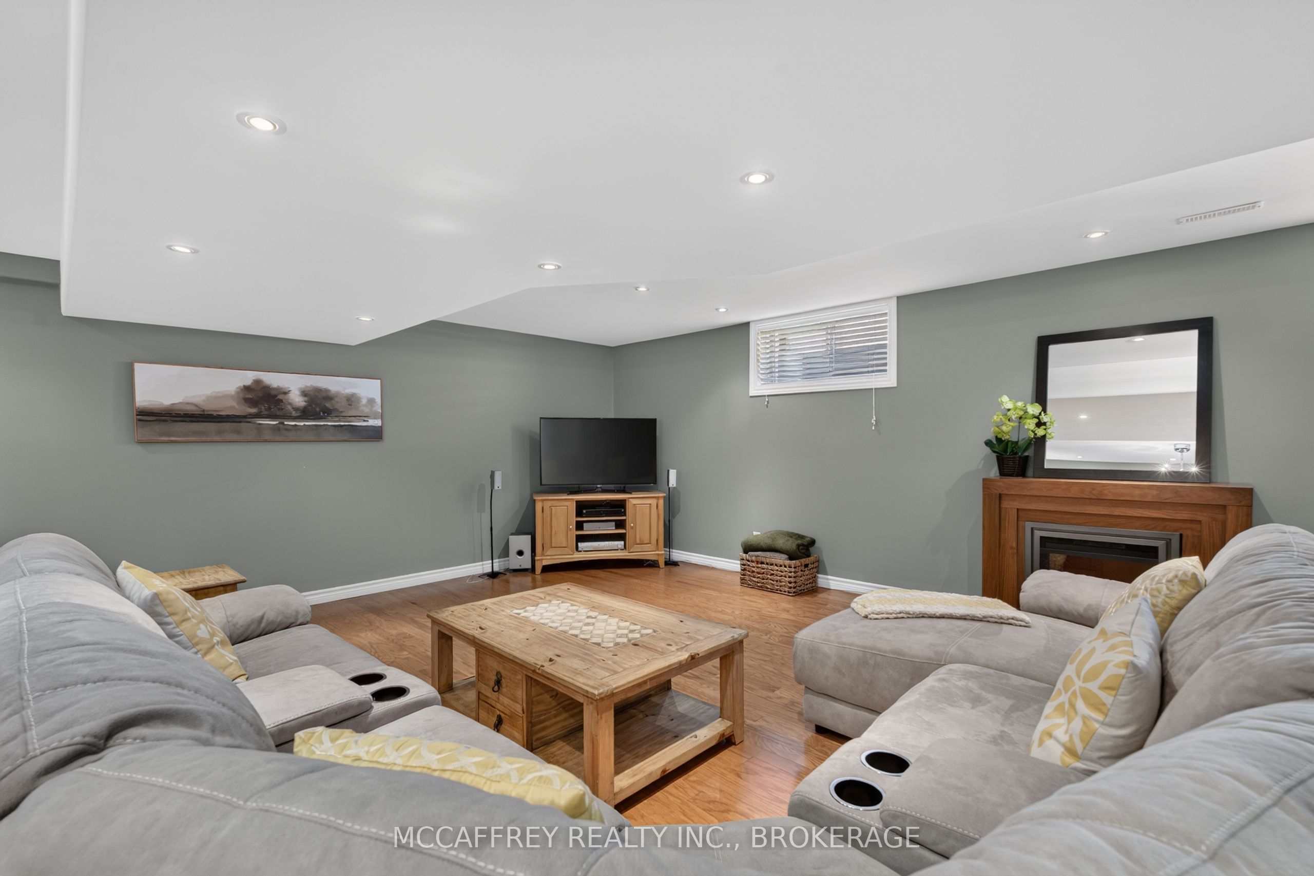 9 Hartwood Crescent Property Photo 34