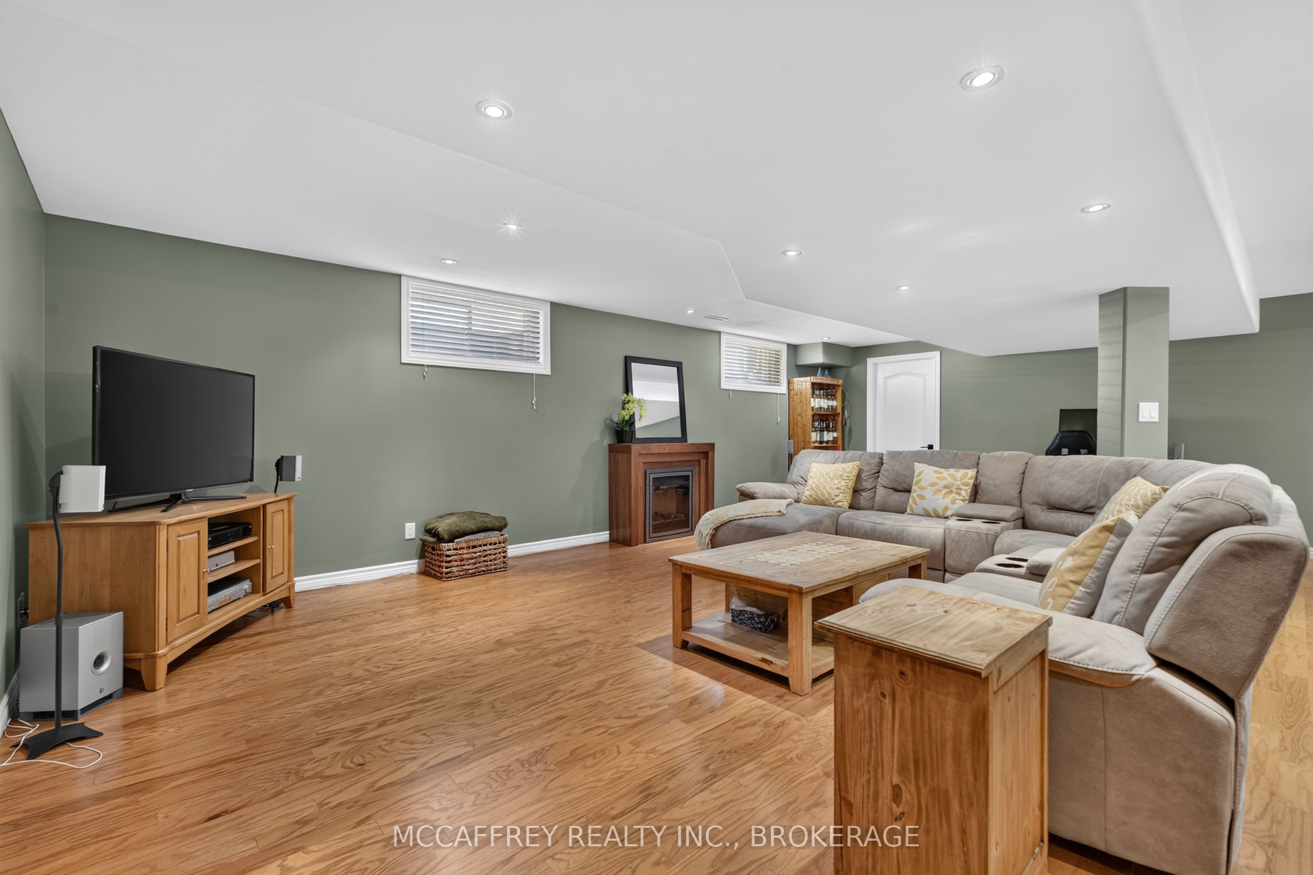 9 Hartwood Crescent Property Photo 37