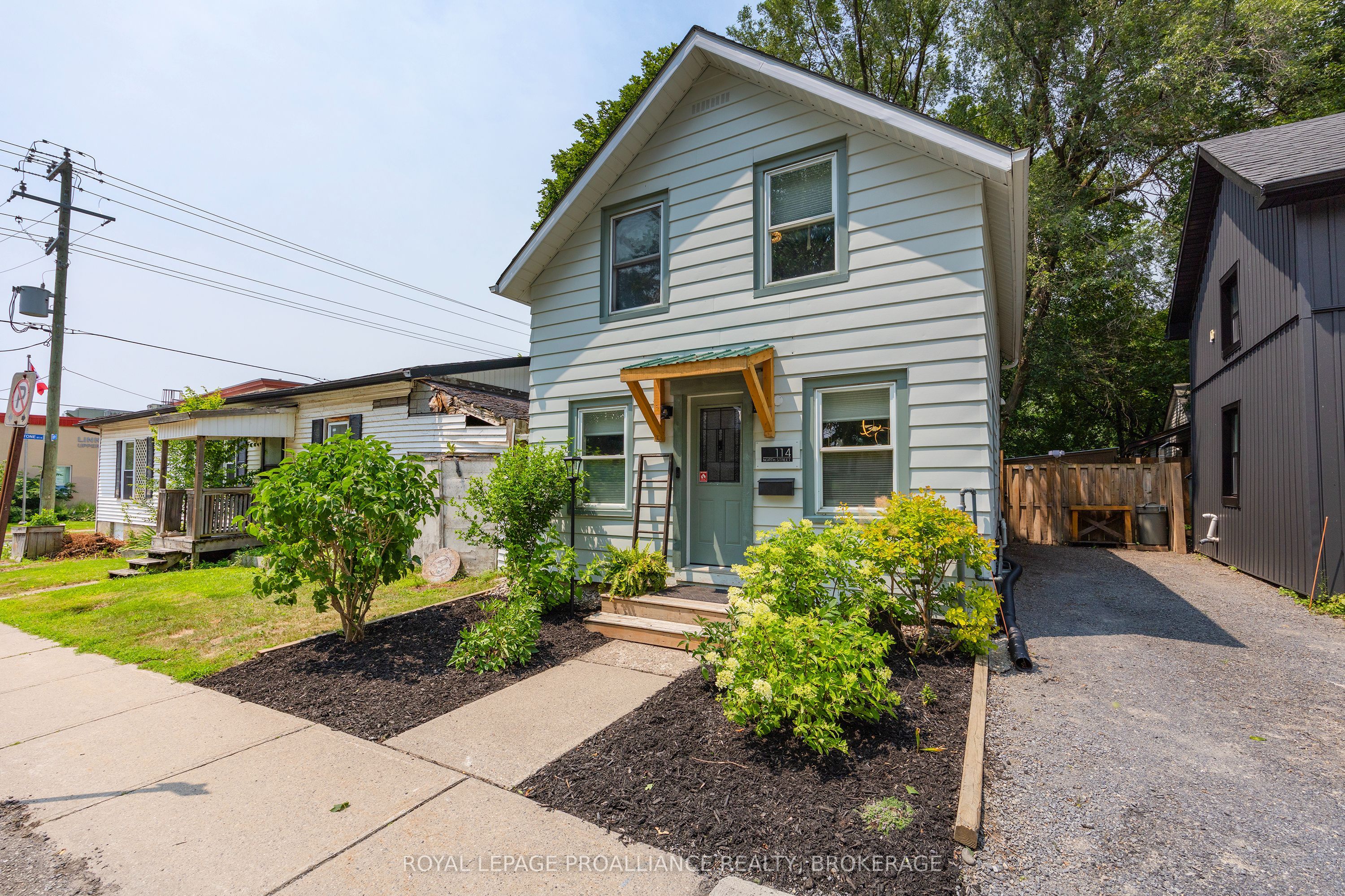114 North Street N Property Photo 3