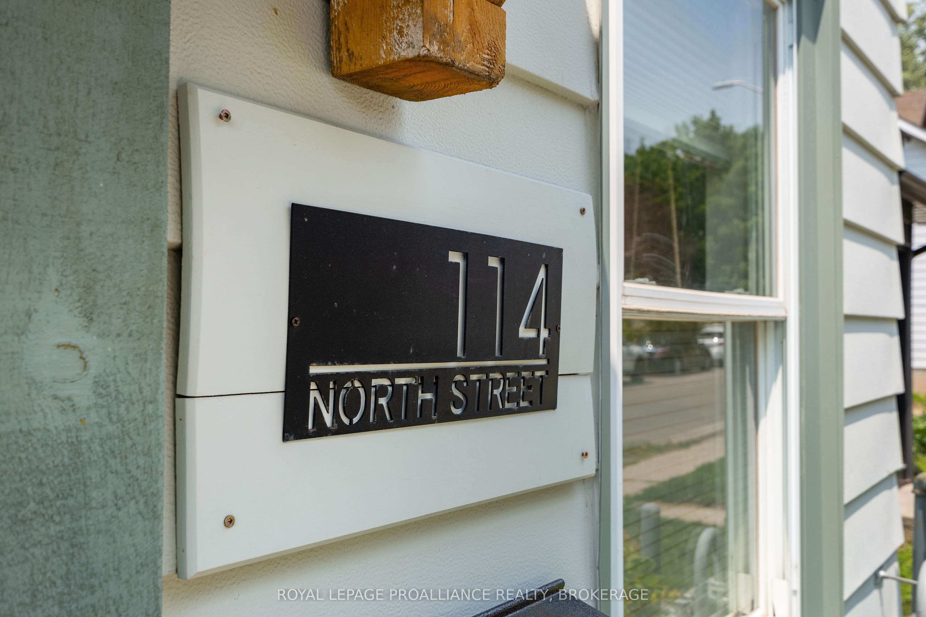 114 North Street N Property Photo 7