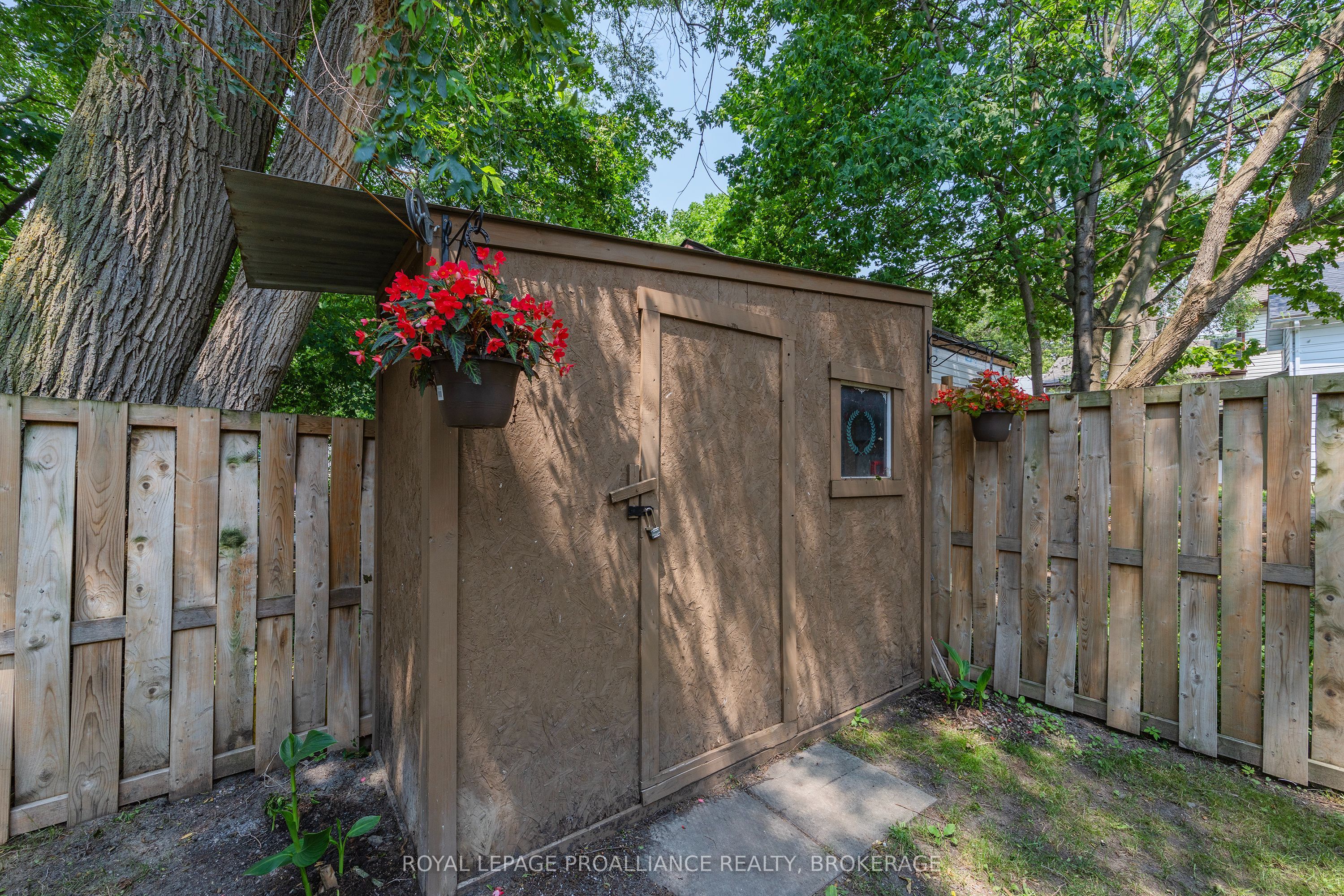 114 North Street N Property Photo 12