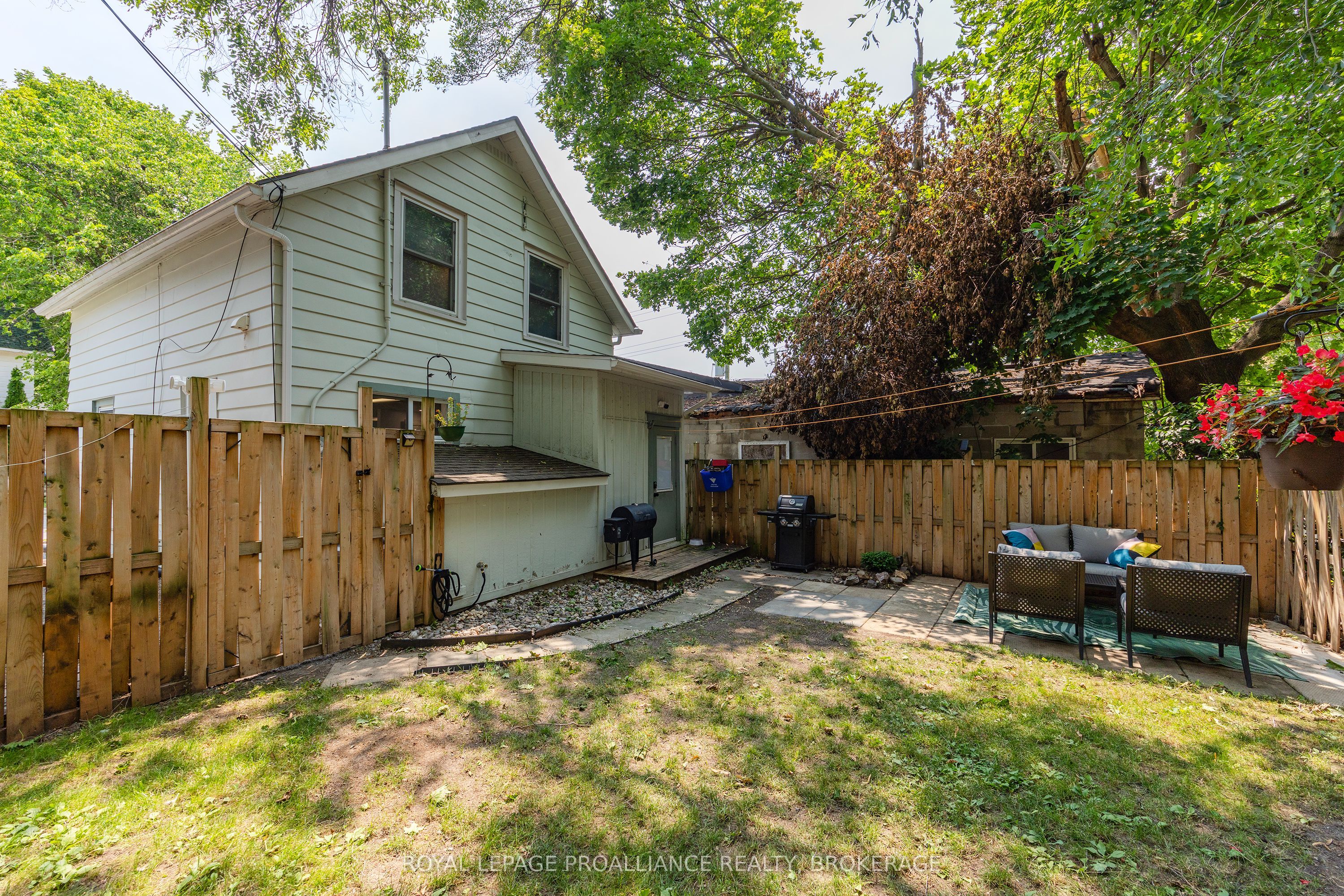 114 North Street N Property Photo 13