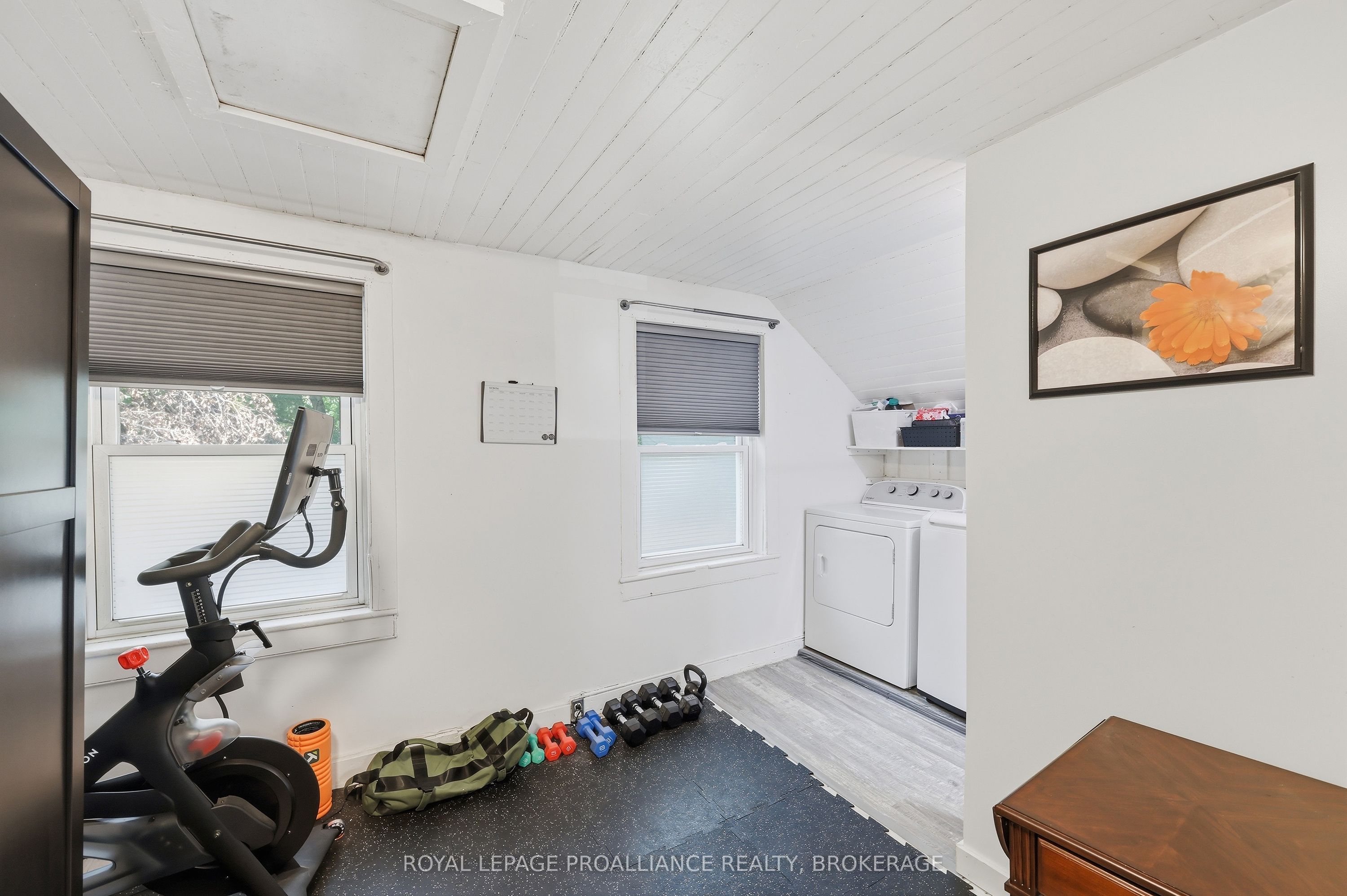 114 North Street N Property Photo 33
