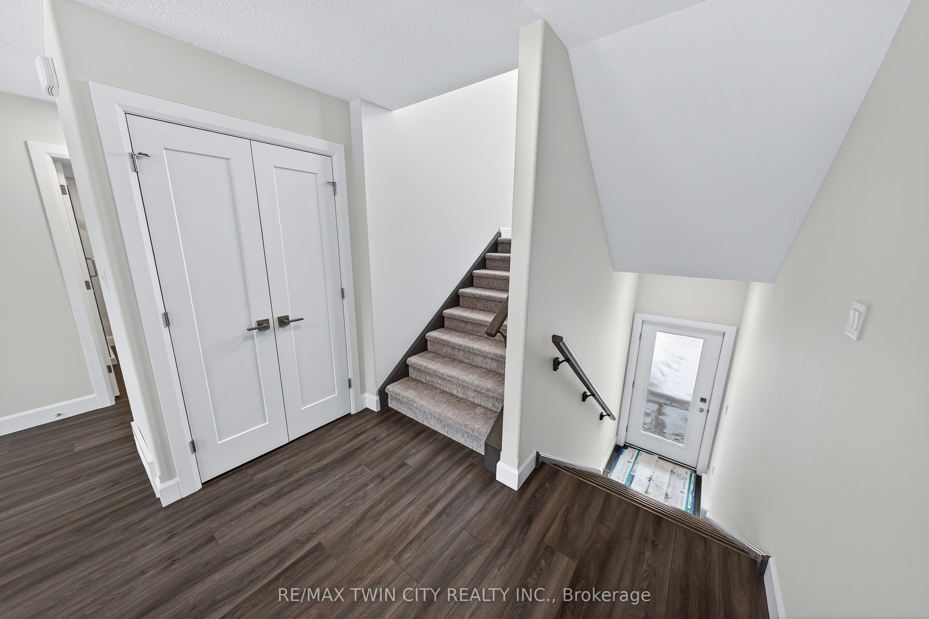 3202 Vivian Line 45 Property Photo 4