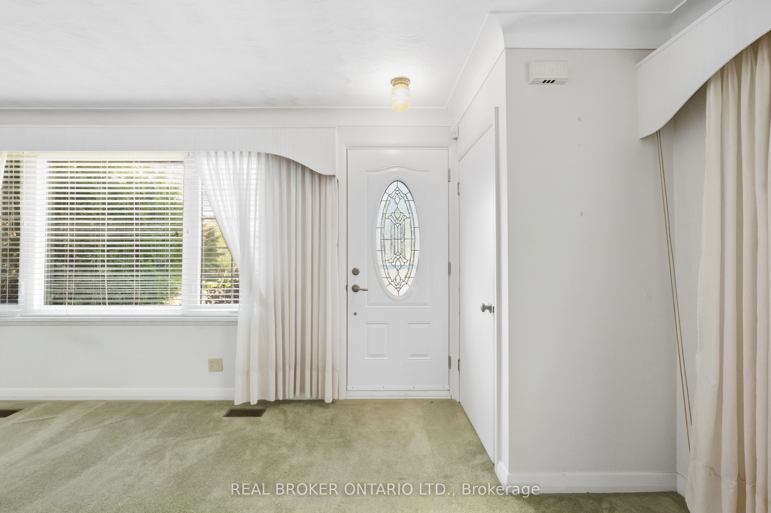 8 Hill Place Property Photo 5