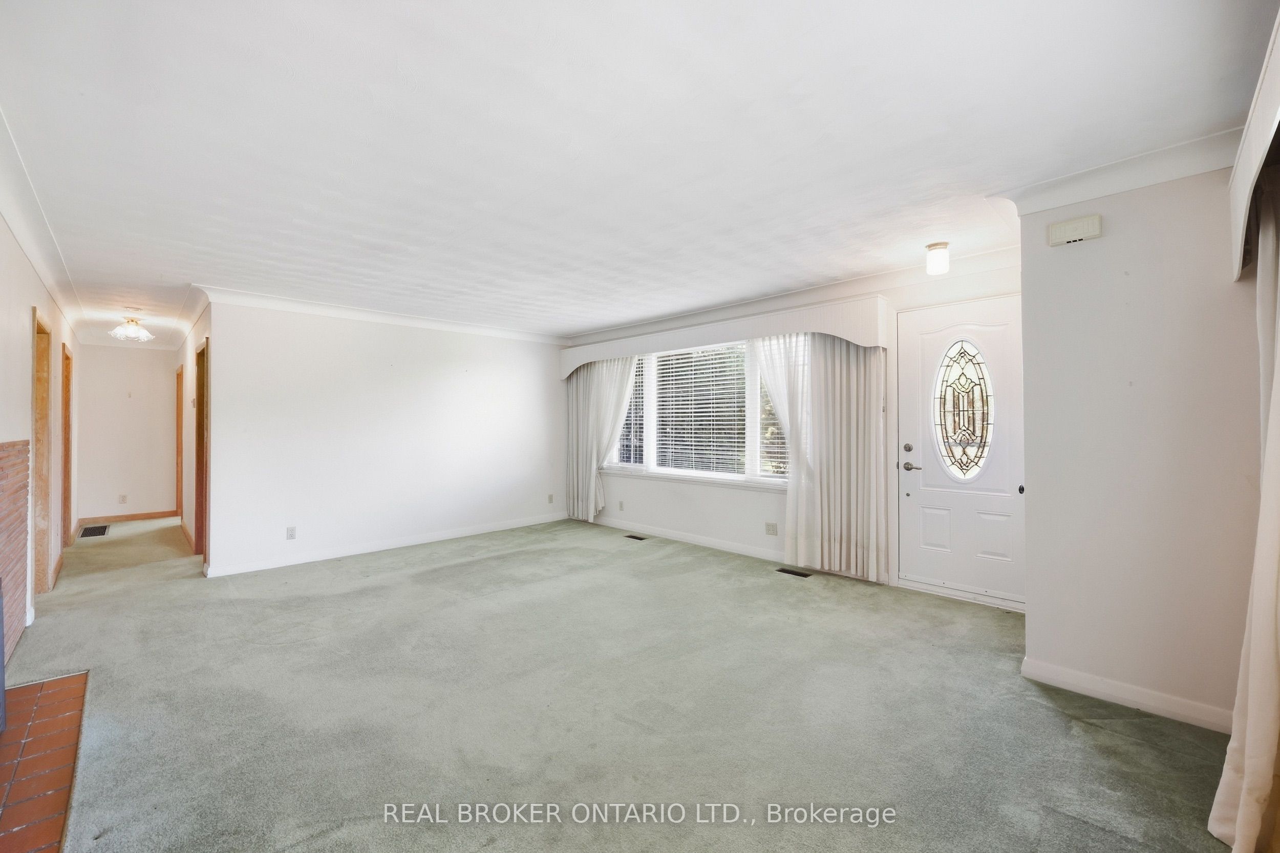 8 Hill Place Property Photo 6