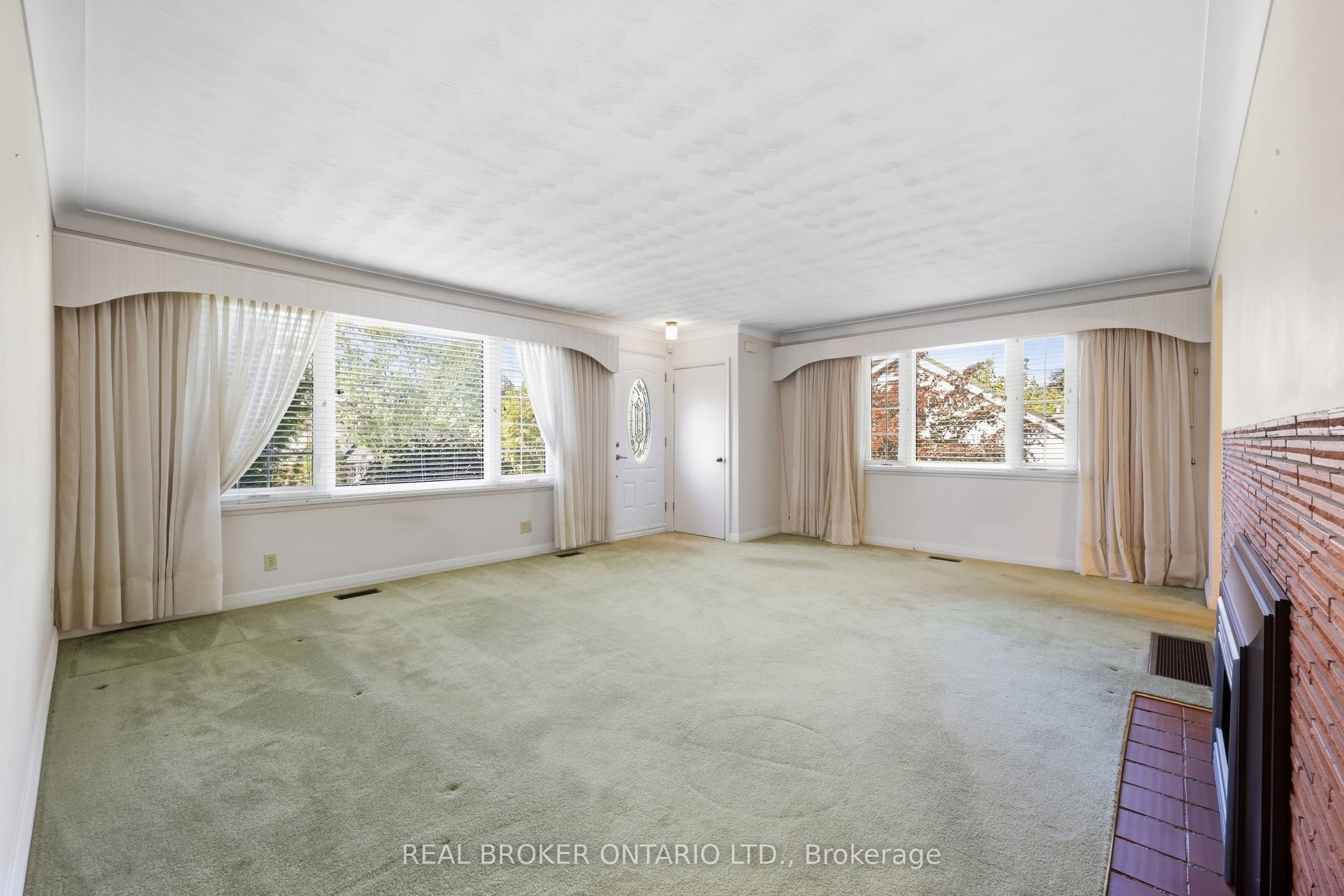 8 Hill Place Property Photo 7