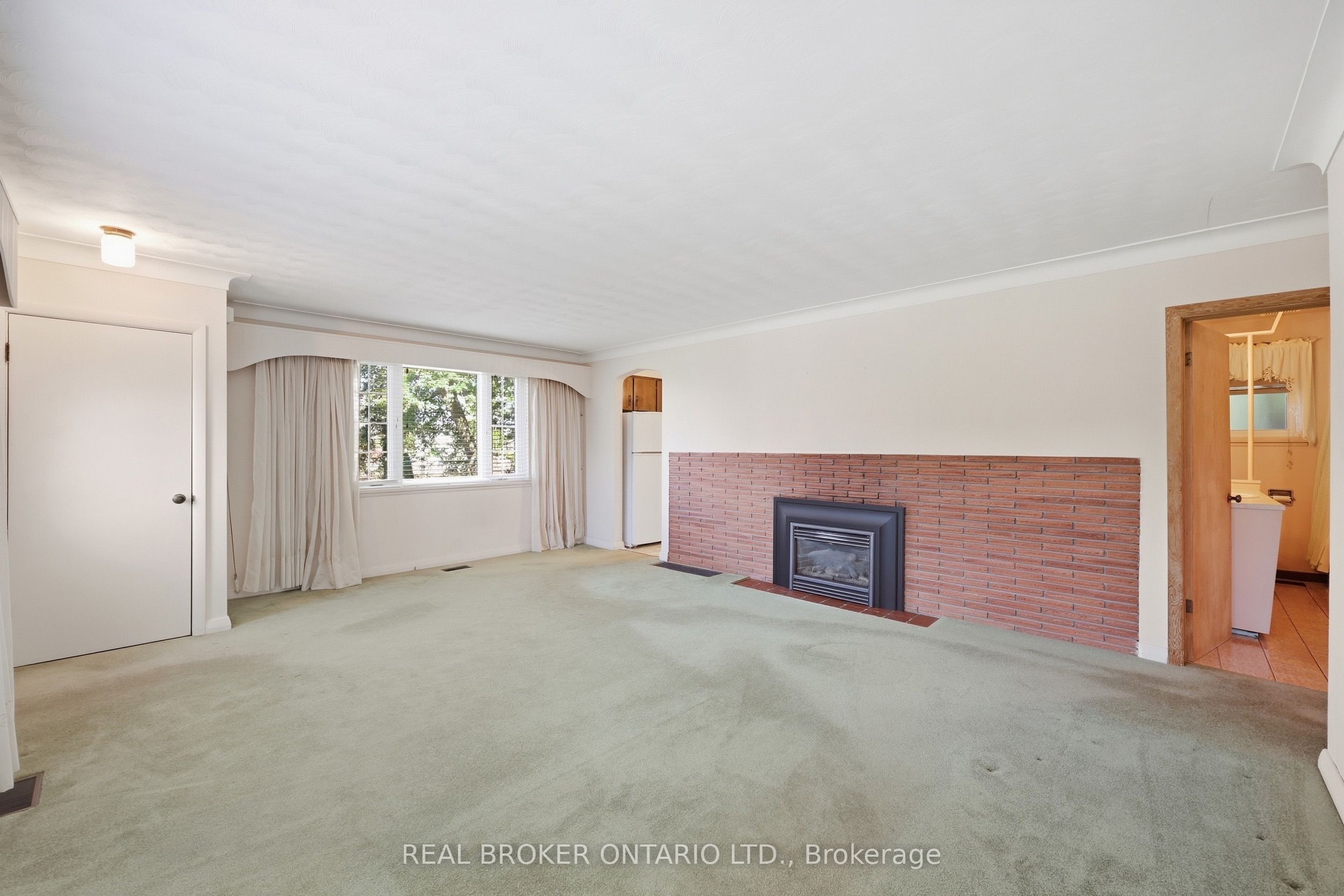 8 Hill Place Property Photo 9