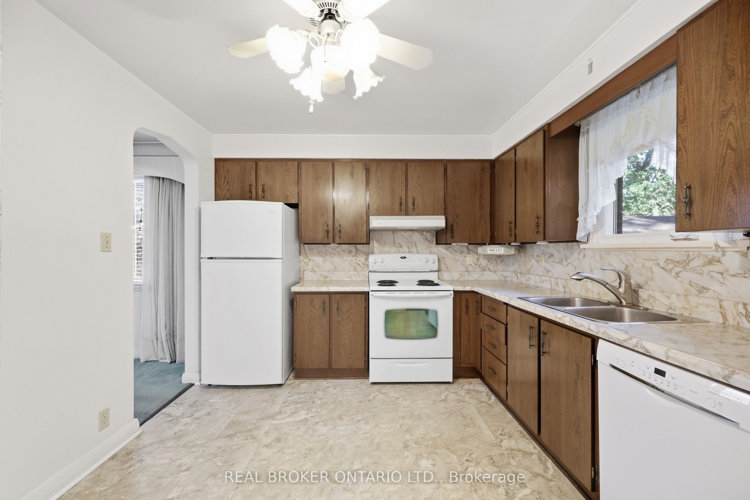 8 Hill Place Property Photo 11