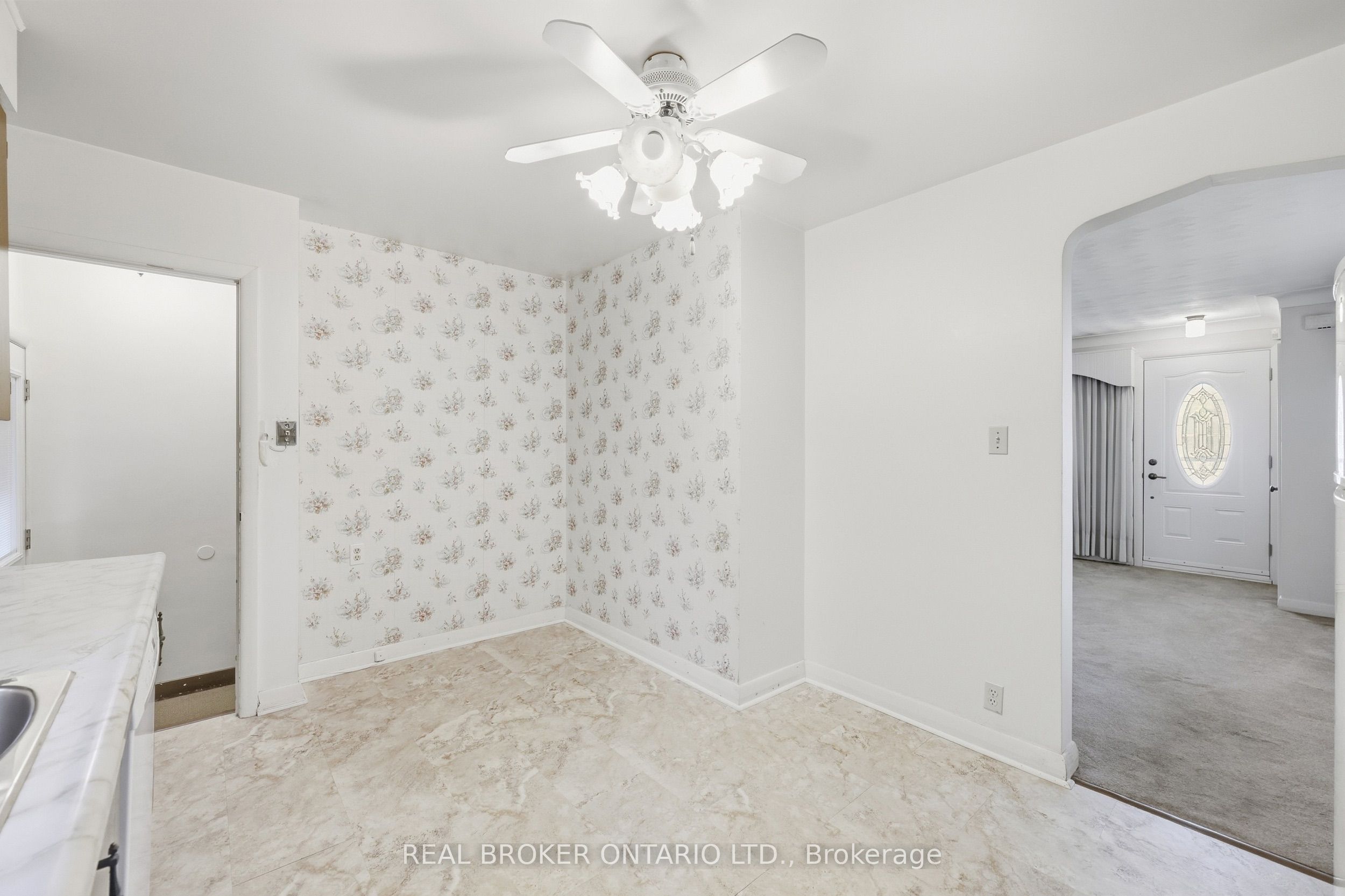 8 Hill Place Property Photo 13