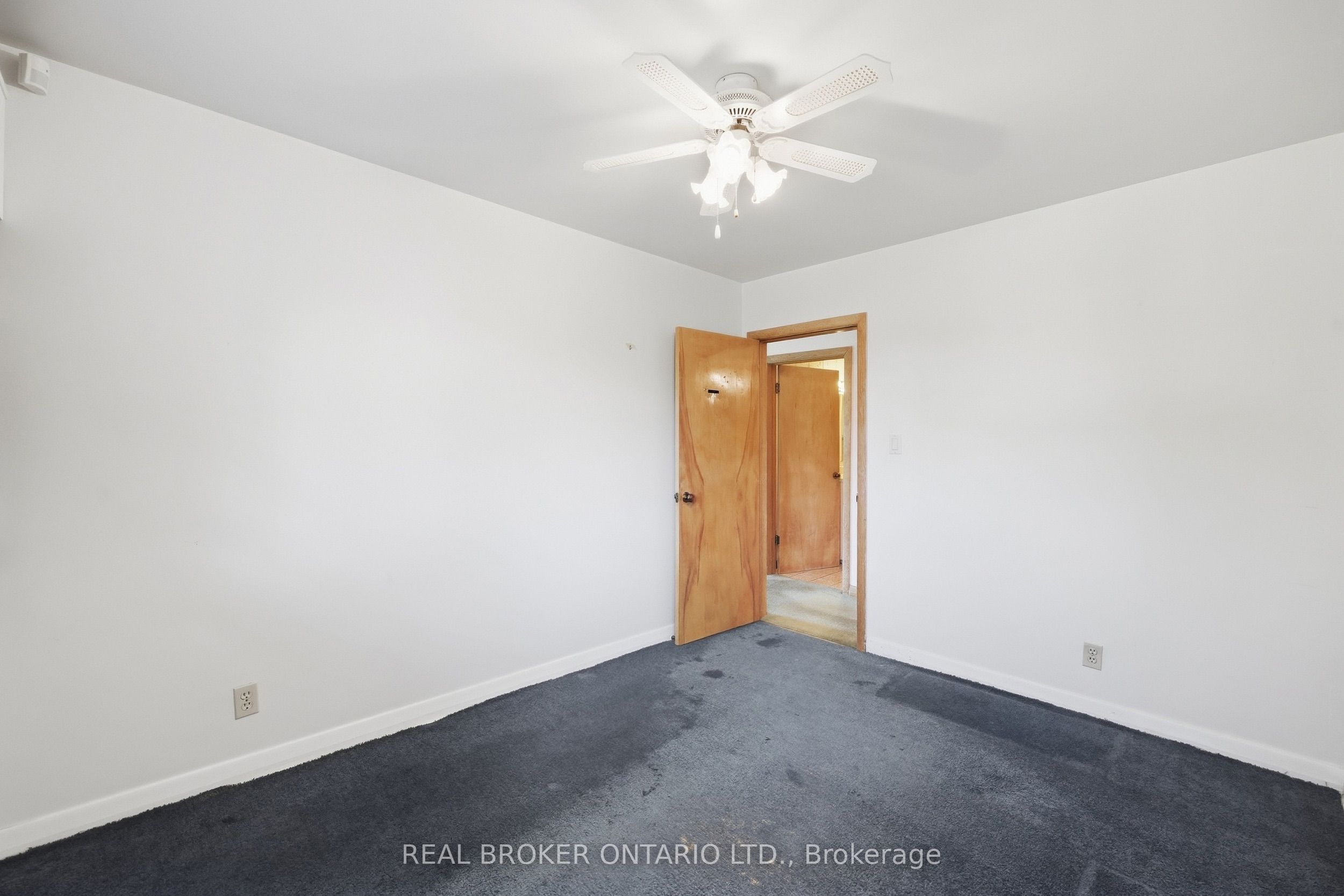 8 Hill Place Property Photo 15