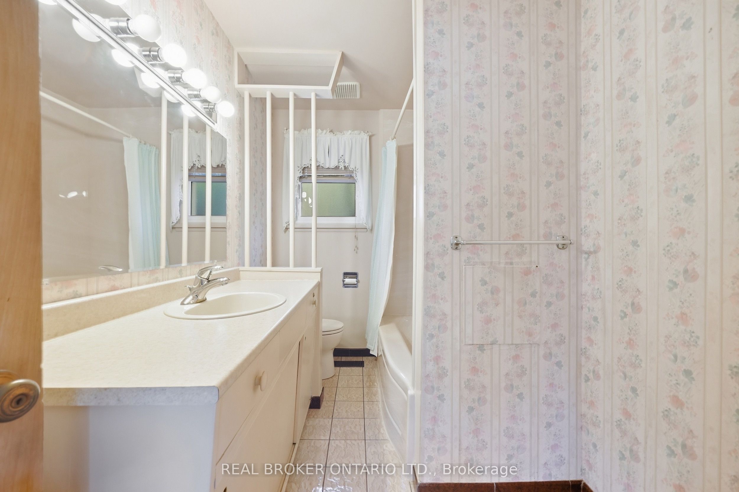 8 Hill Place Property Photo 21