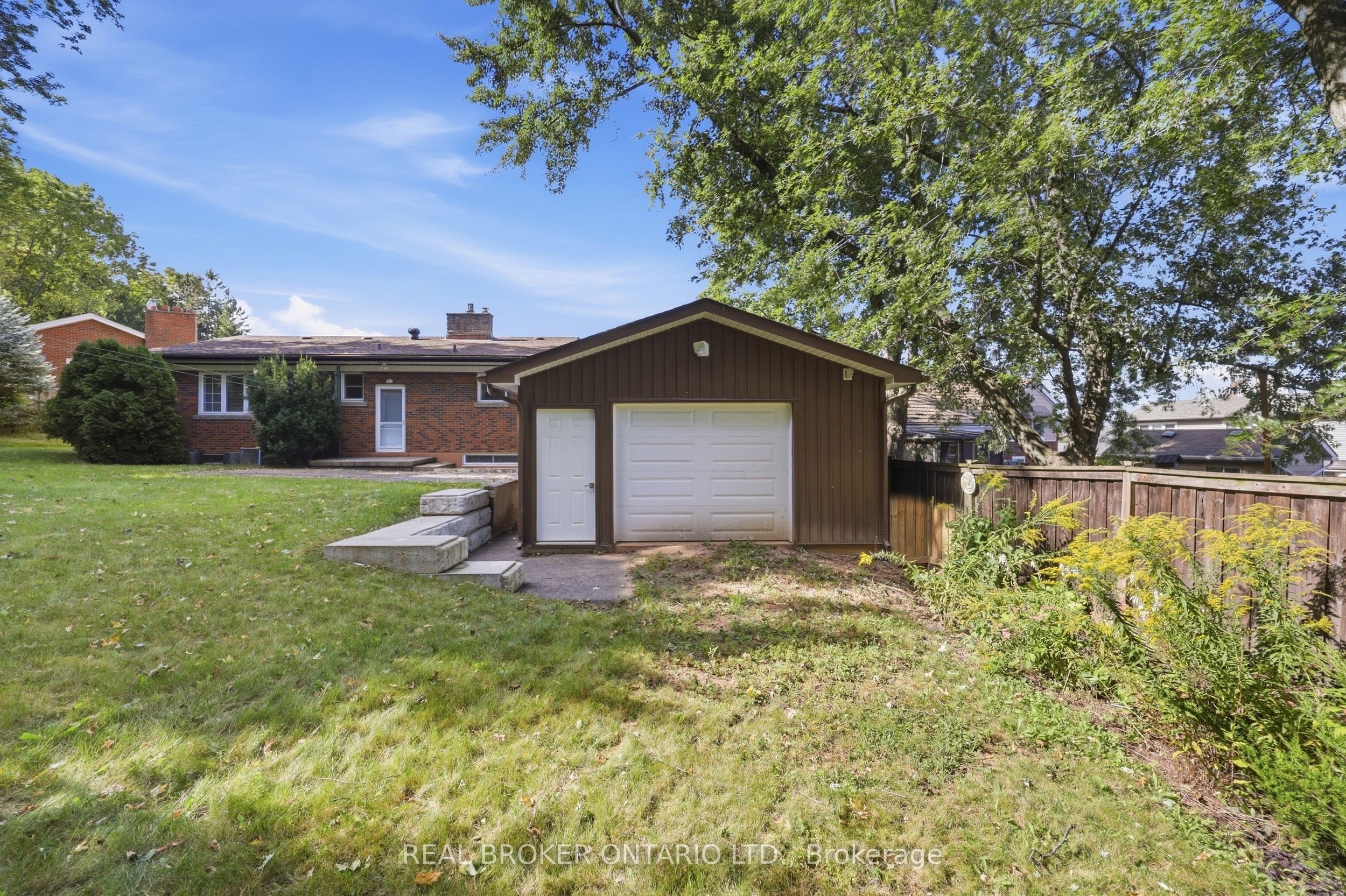 8 Hill Place Property Photo 33