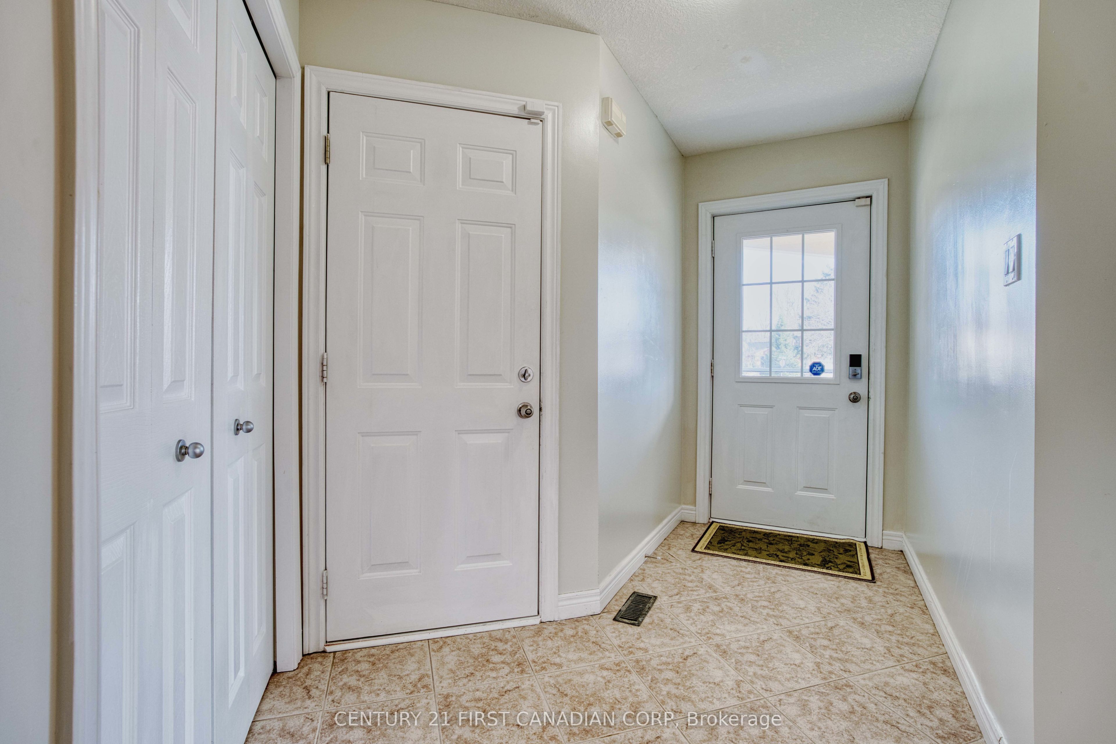 89 Mctaggart Court Property Photo 4