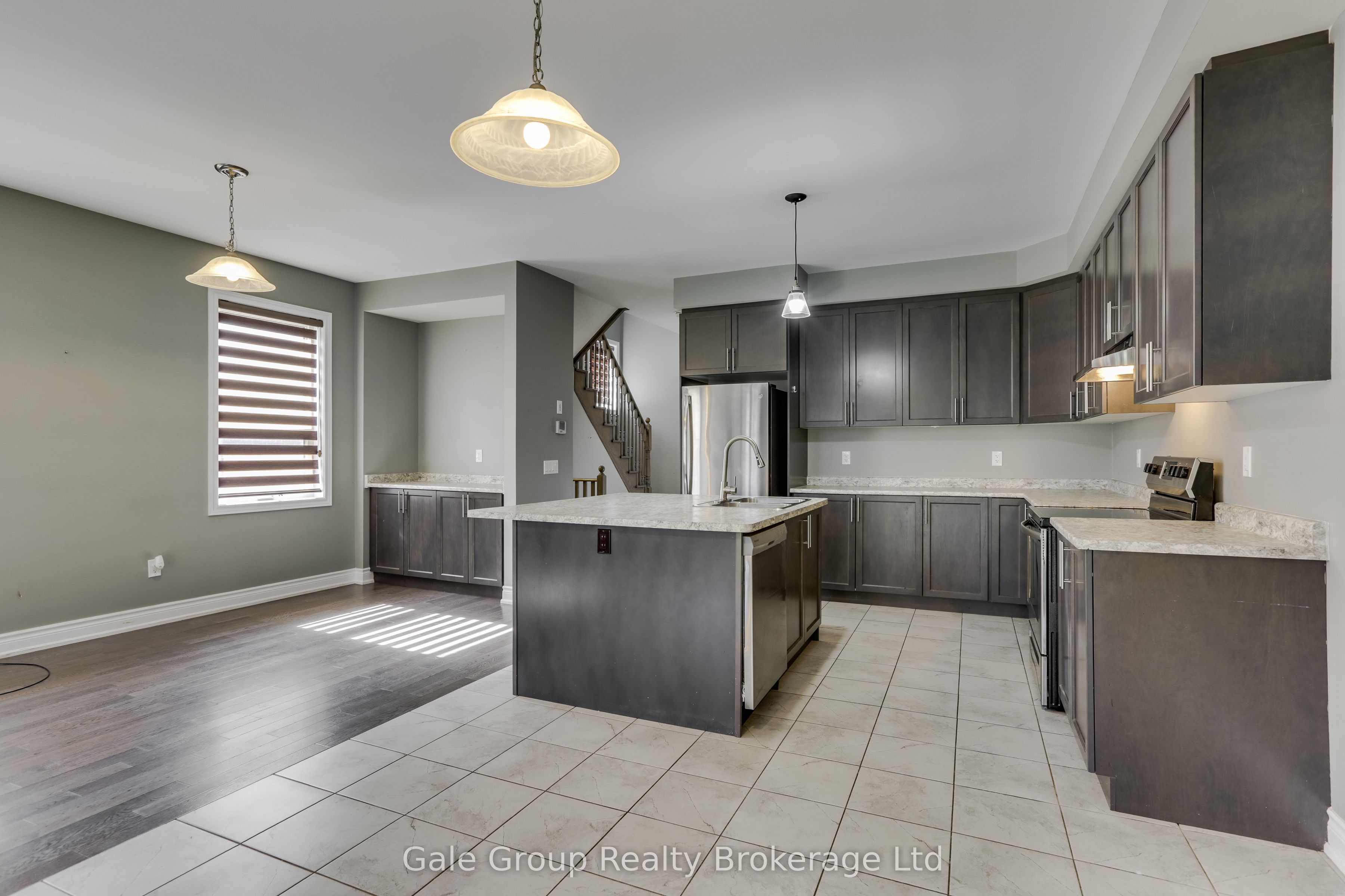118 Huntingford Trail W Property Photo 16