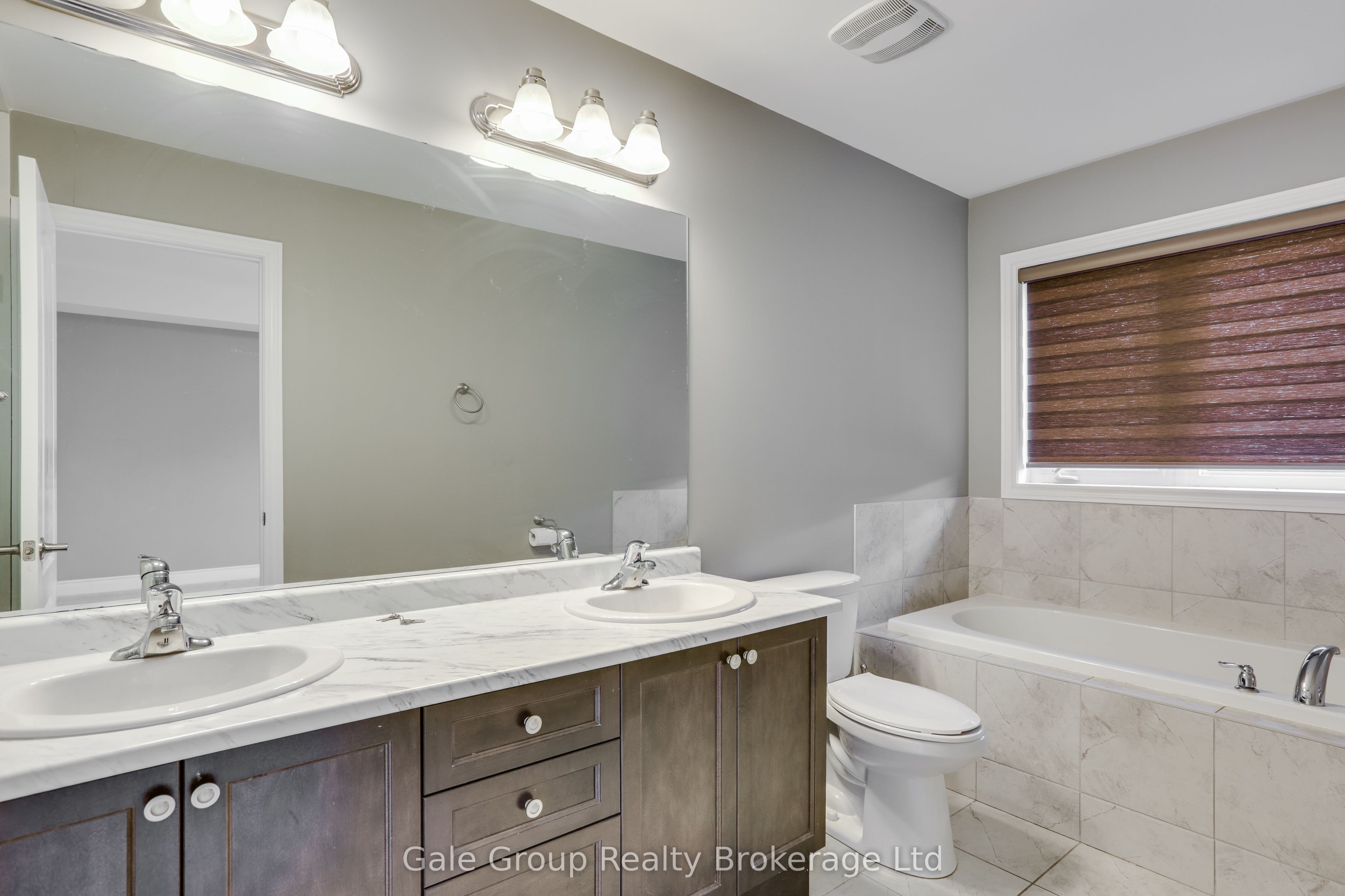 118 Huntingford Trail W Property Photo 23