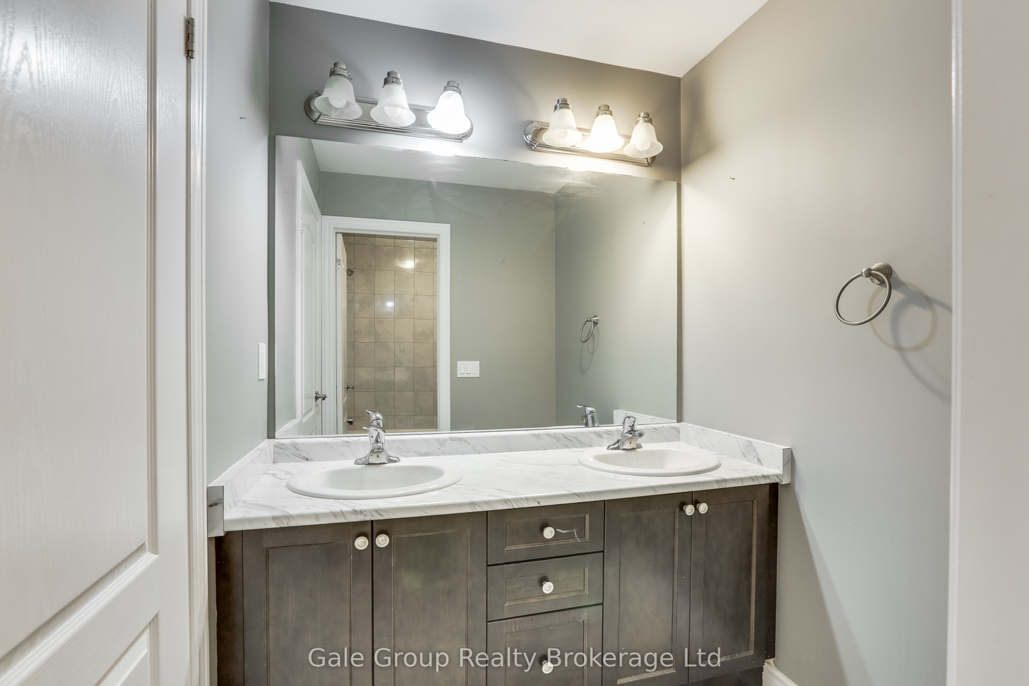 118 Huntingford Trail W Property Photo 30