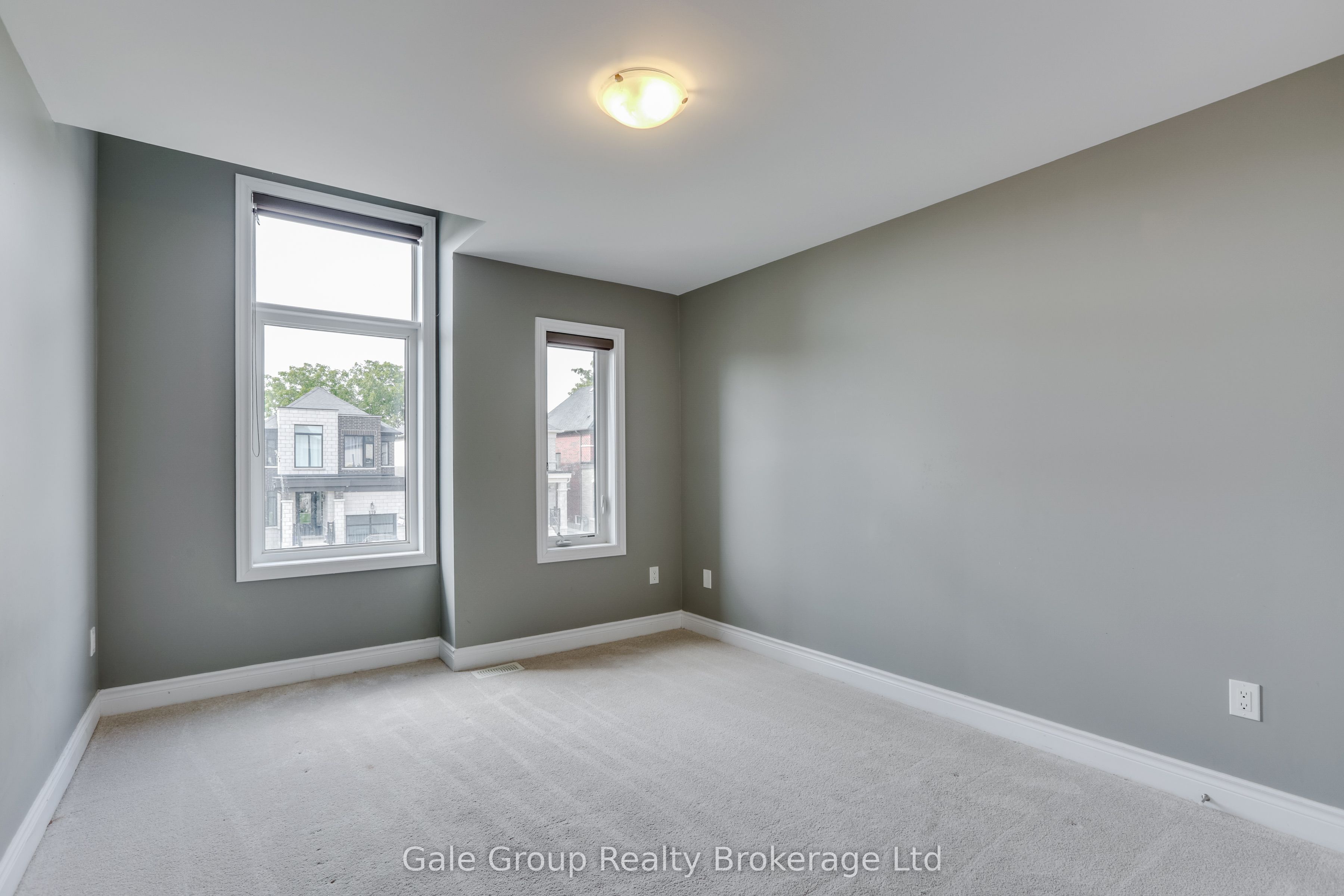 118 Huntingford Trail W Property Photo 35