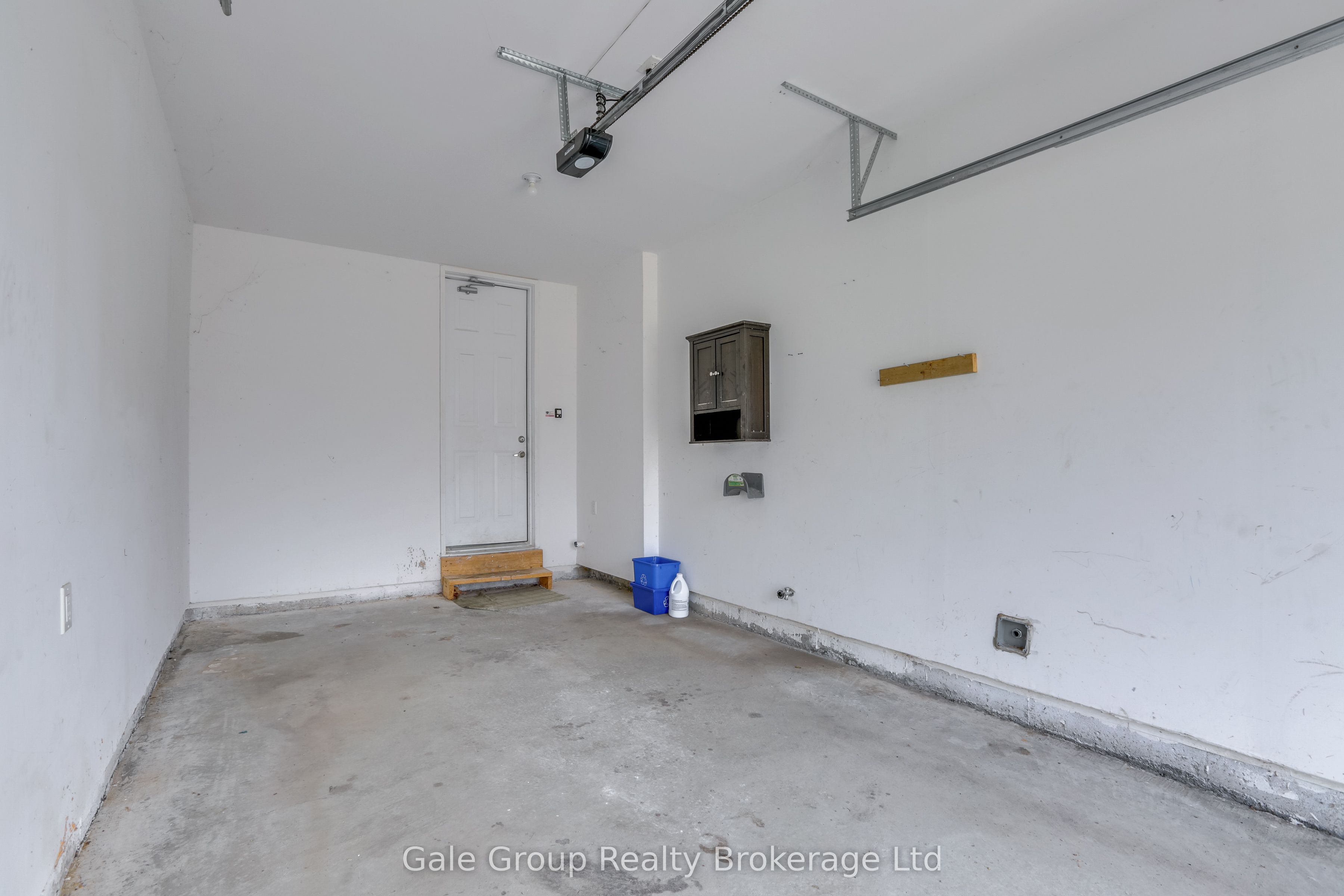 118 Huntingford Trail W Property Photo 45