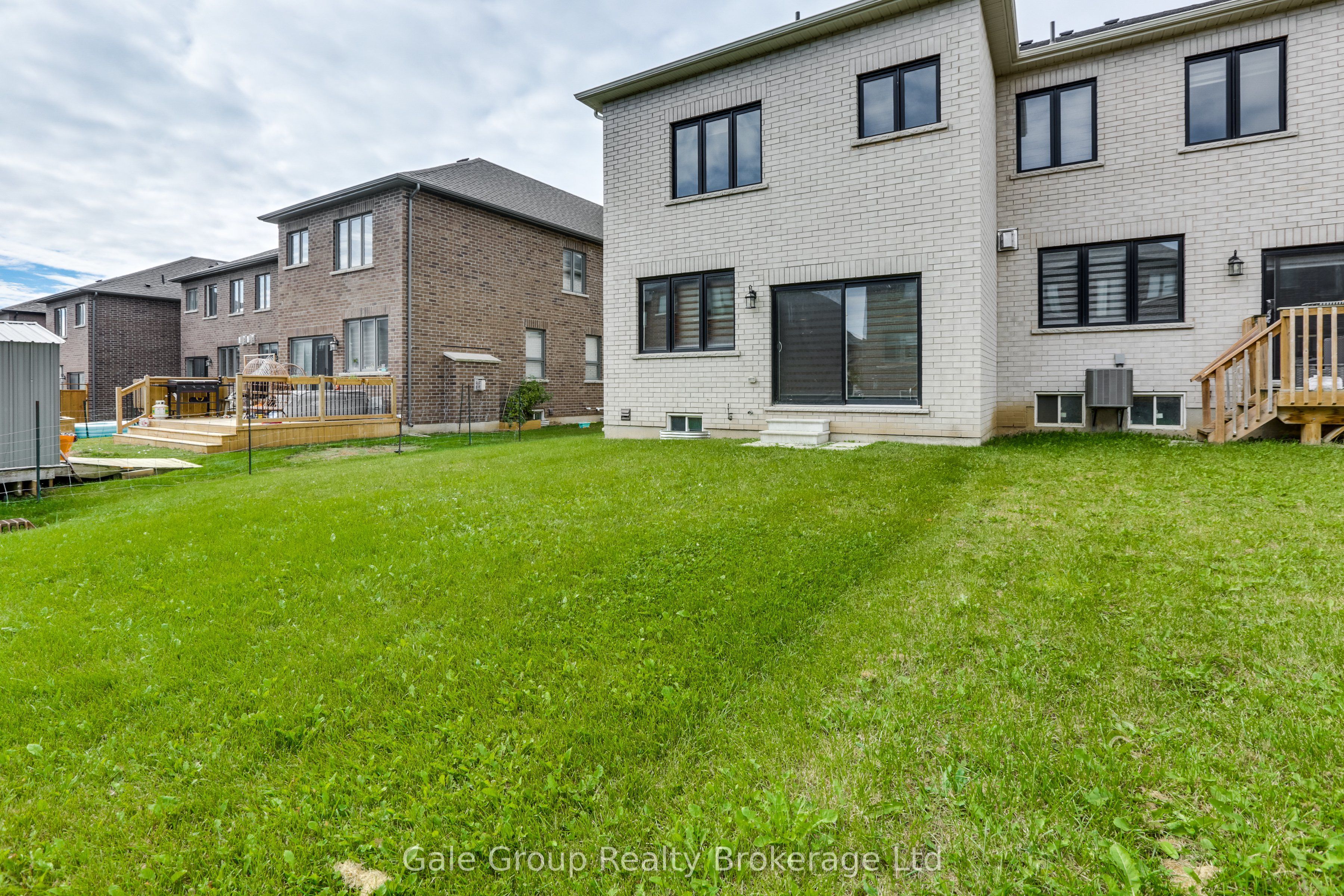 118 Huntingford Trail W Property Photo 46
