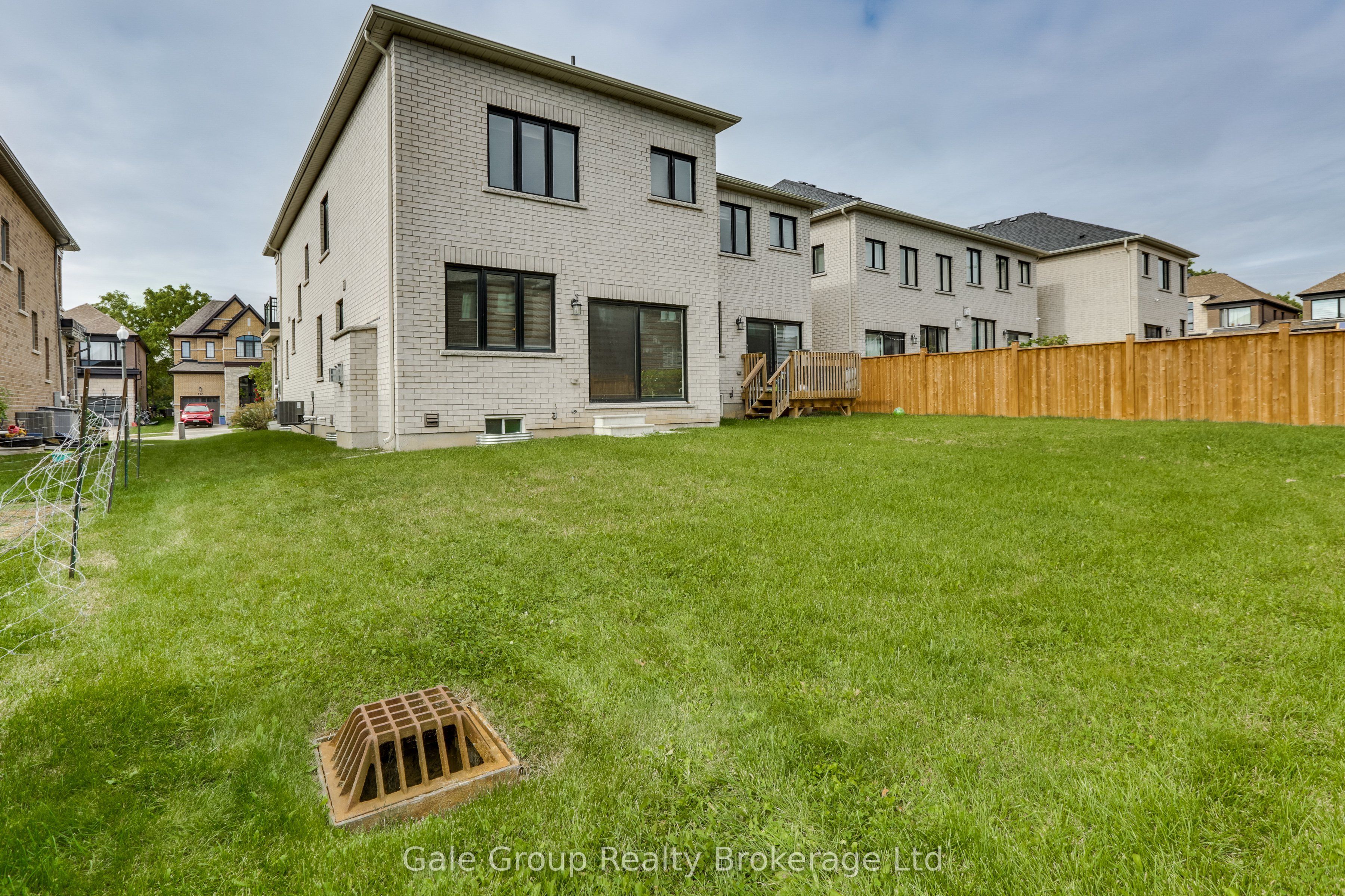 118 Huntingford Trail W Property Photo 47
