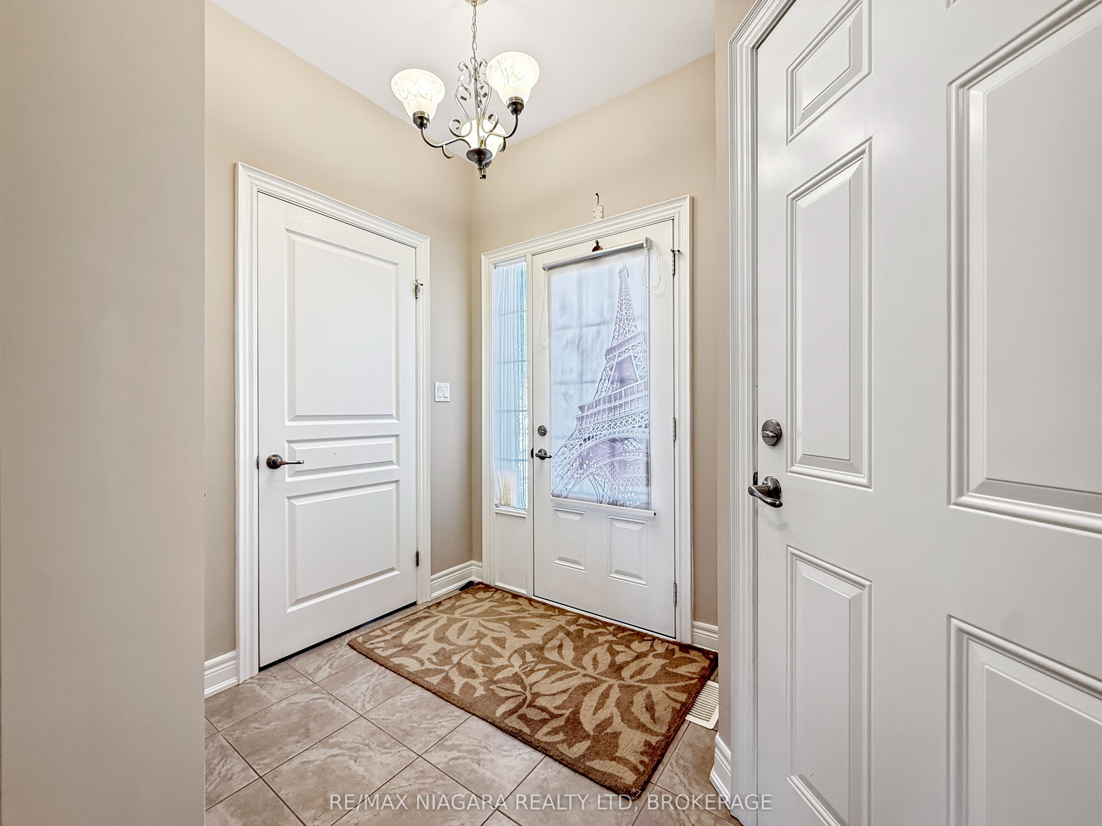 1041 Meadowood Street Property Photo 4