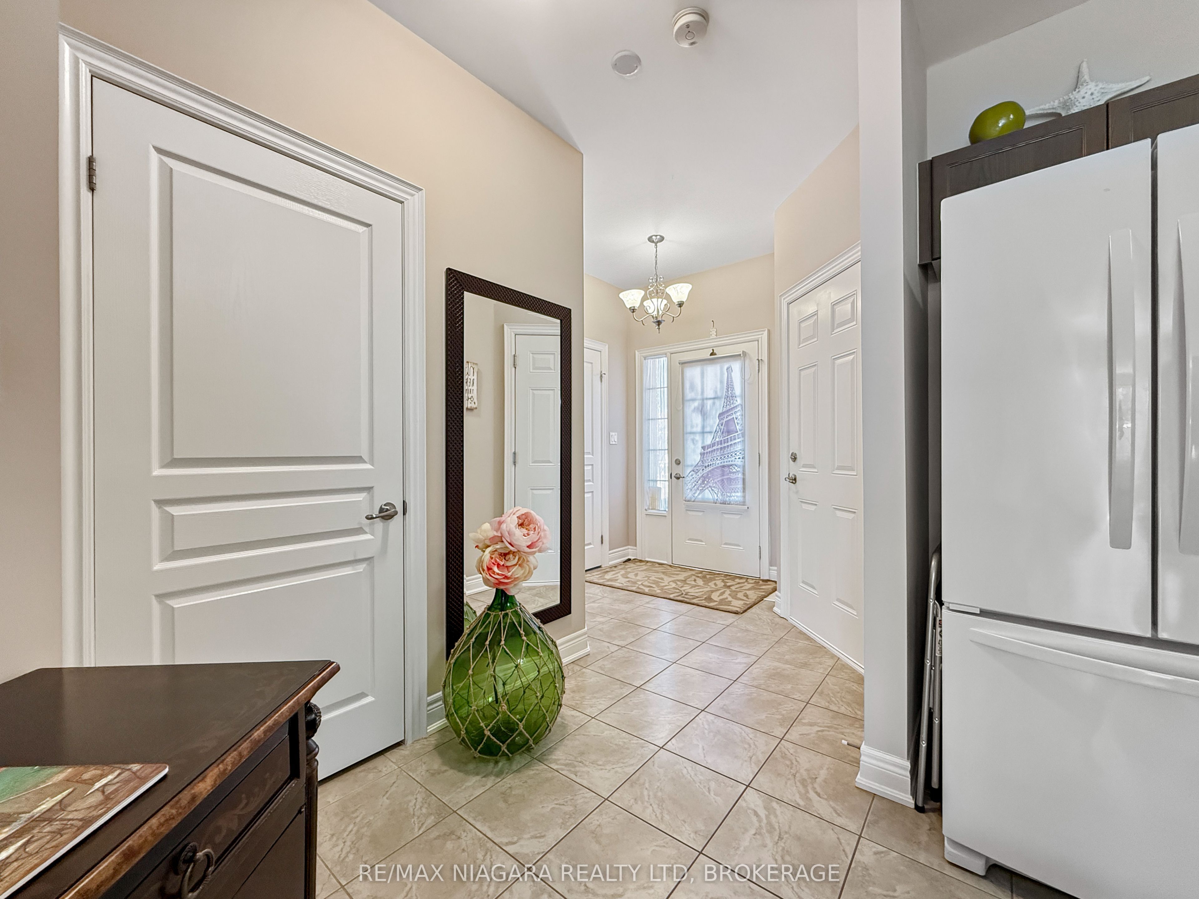 1041 Meadowood Street Property Photo 5