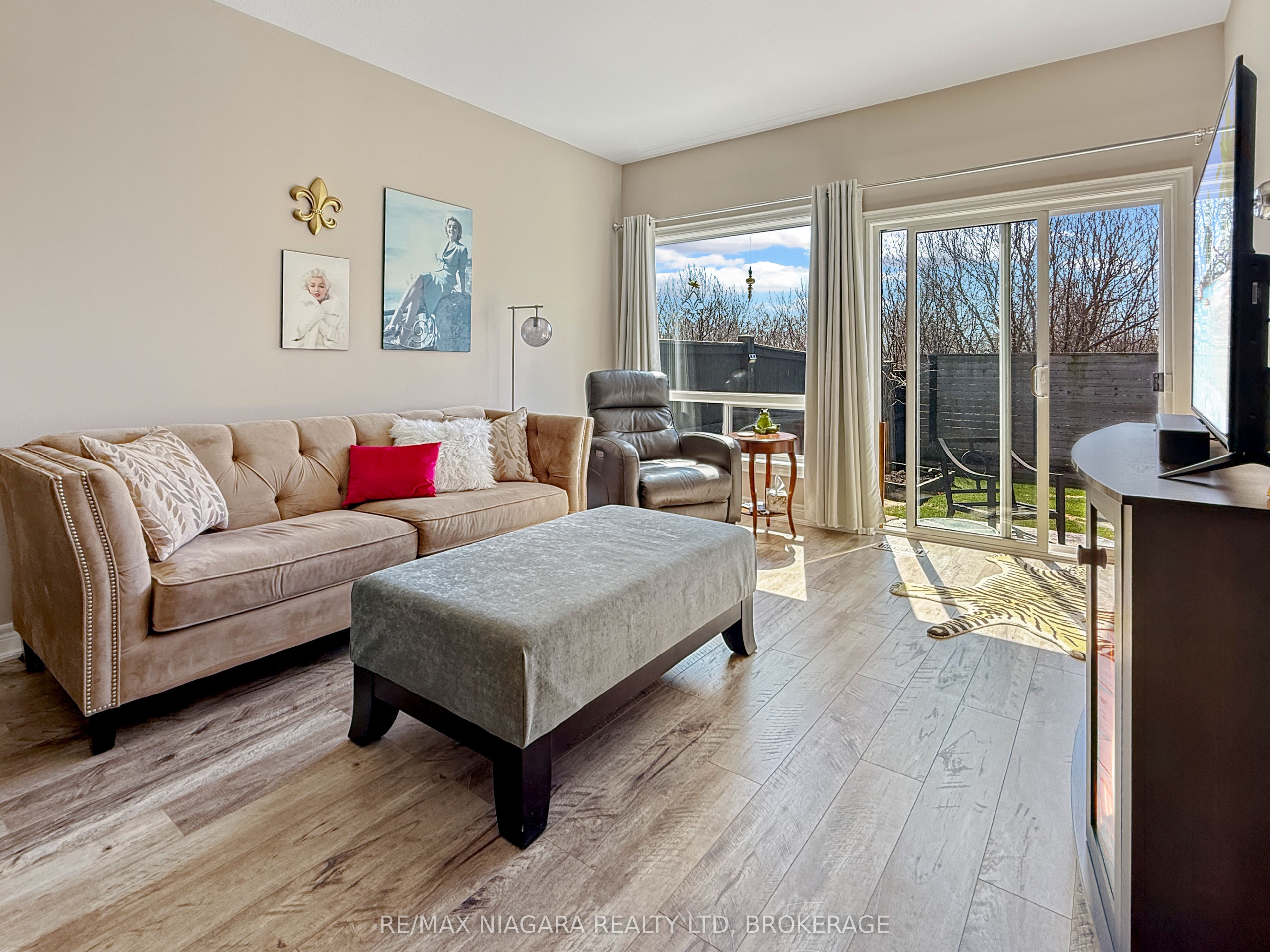 1041 Meadowood Street Property Photo 6