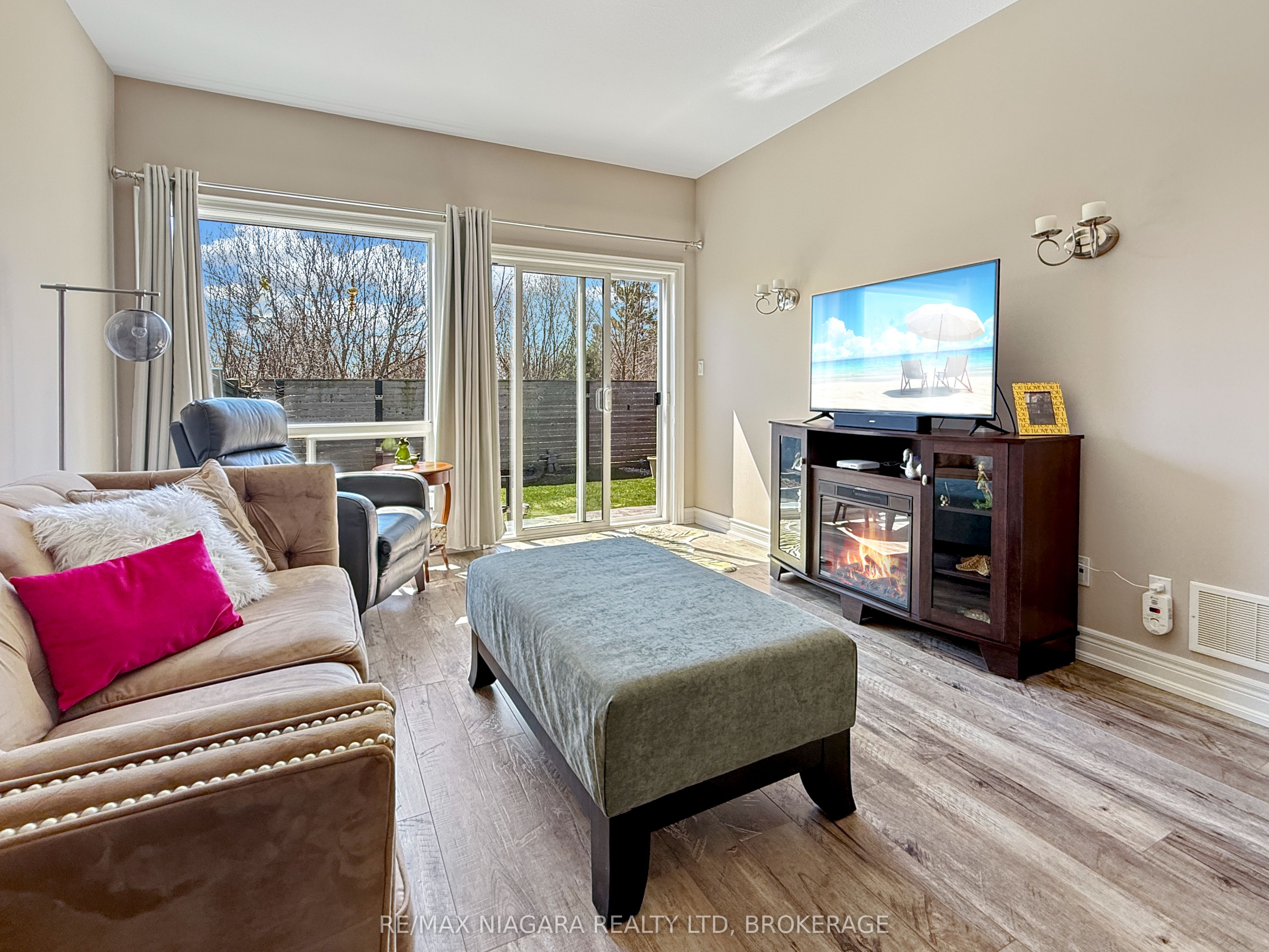1041 Meadowood Street Property Photo 7