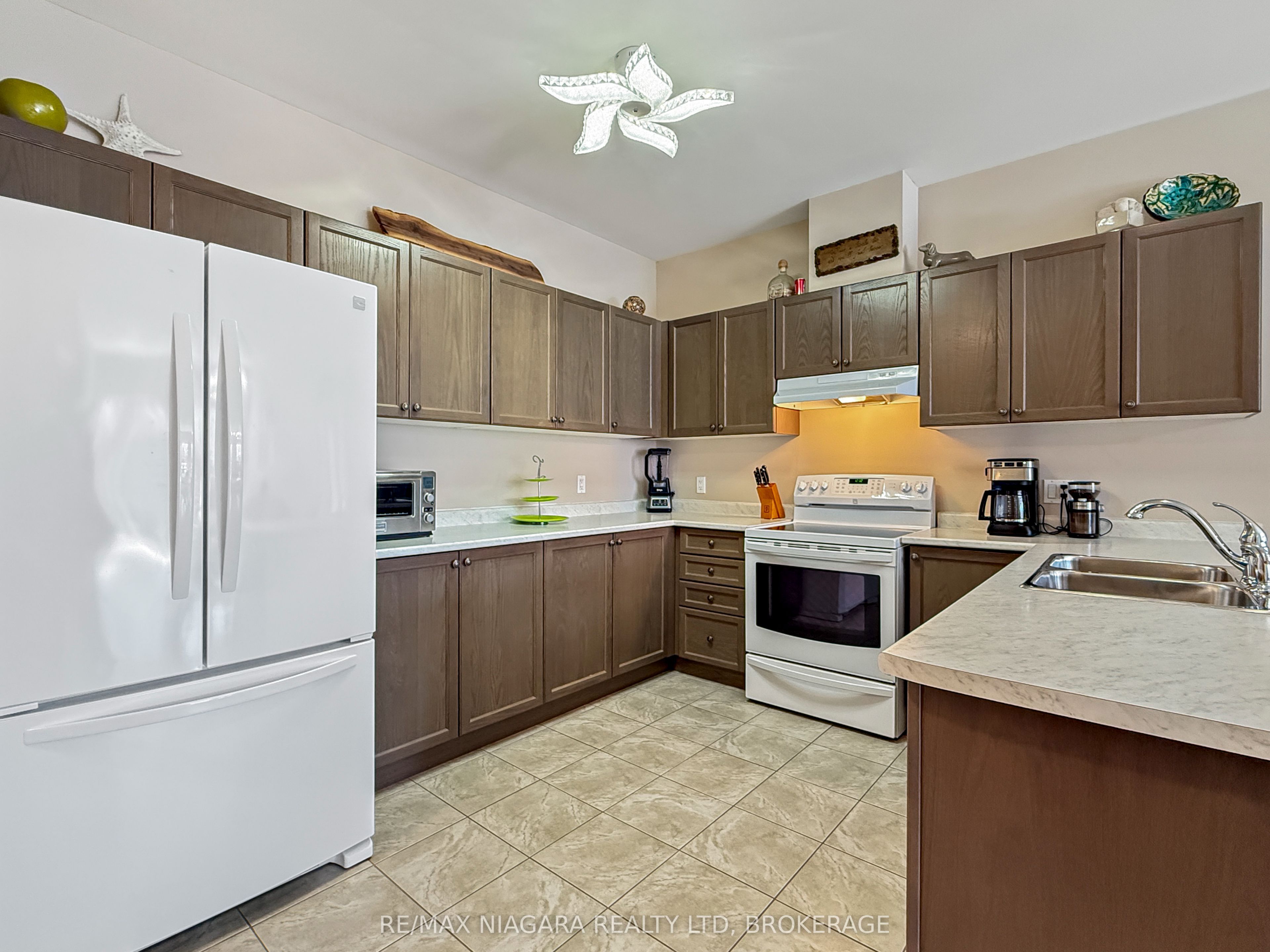 1041 Meadowood Street Property Photo 11