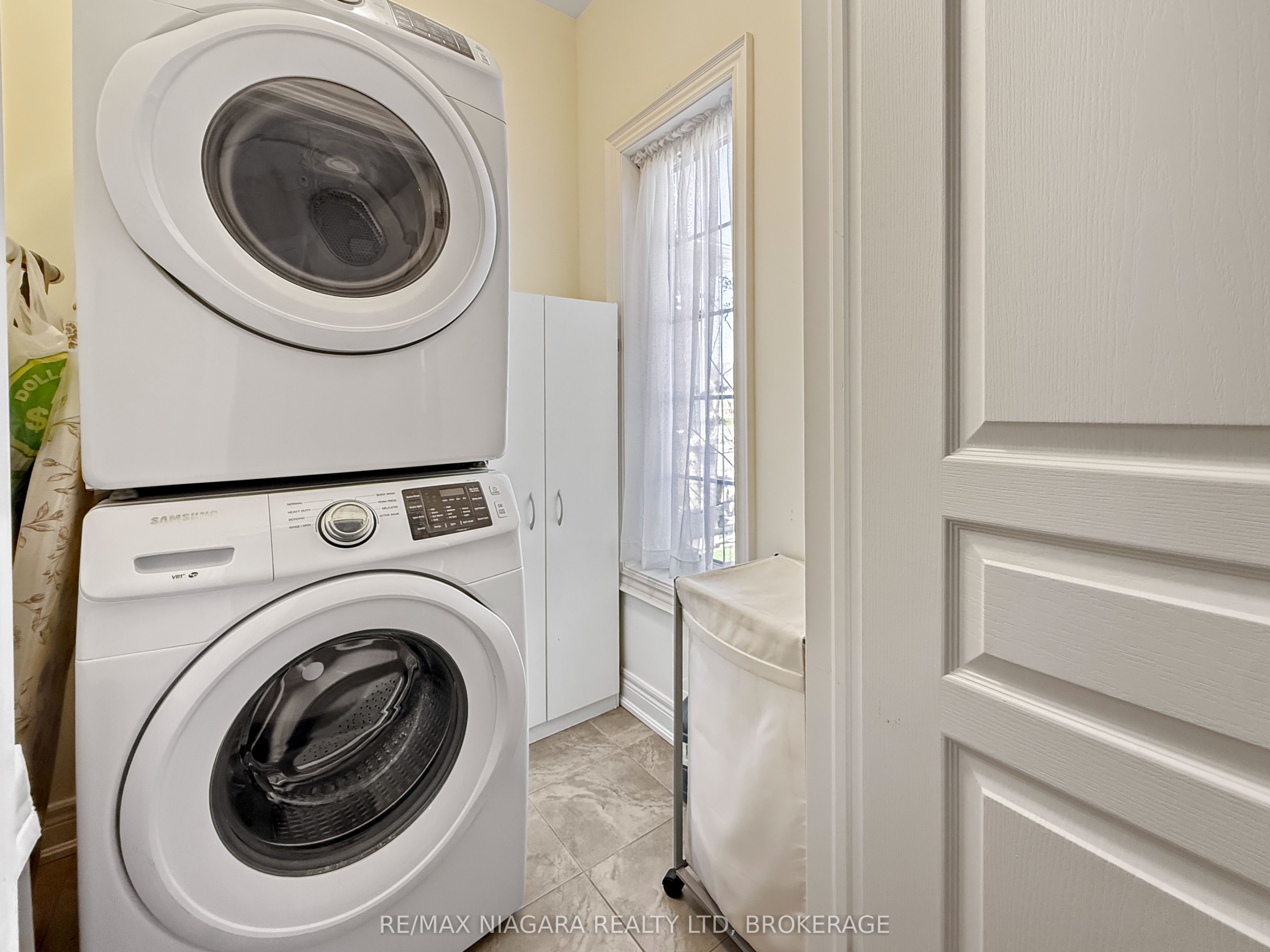 1041 Meadowood Street Property Photo 12