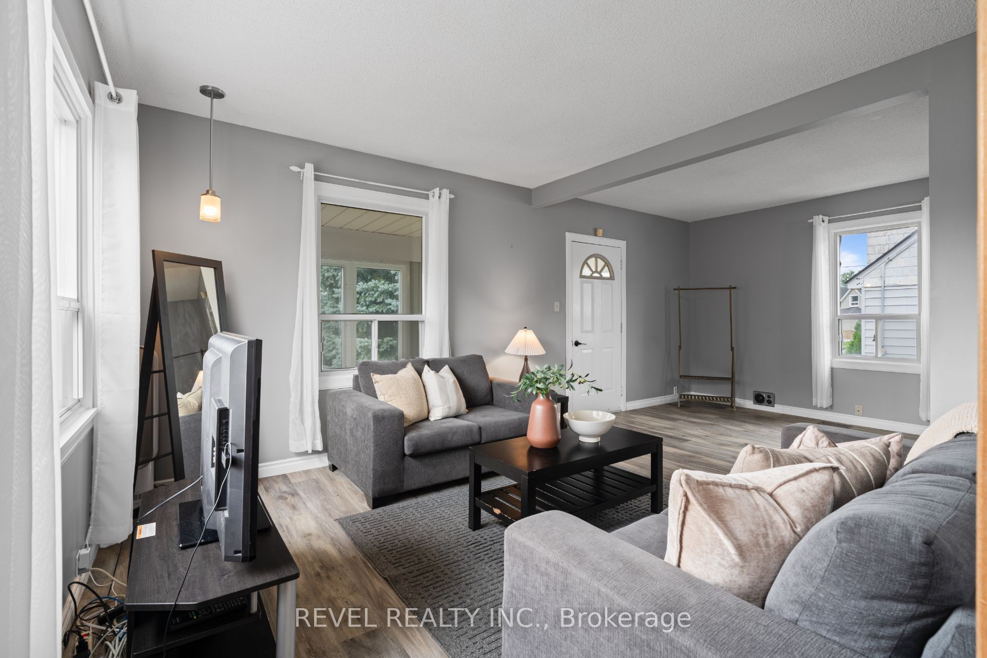3 1/2 Dundonald Street Property Photo 8