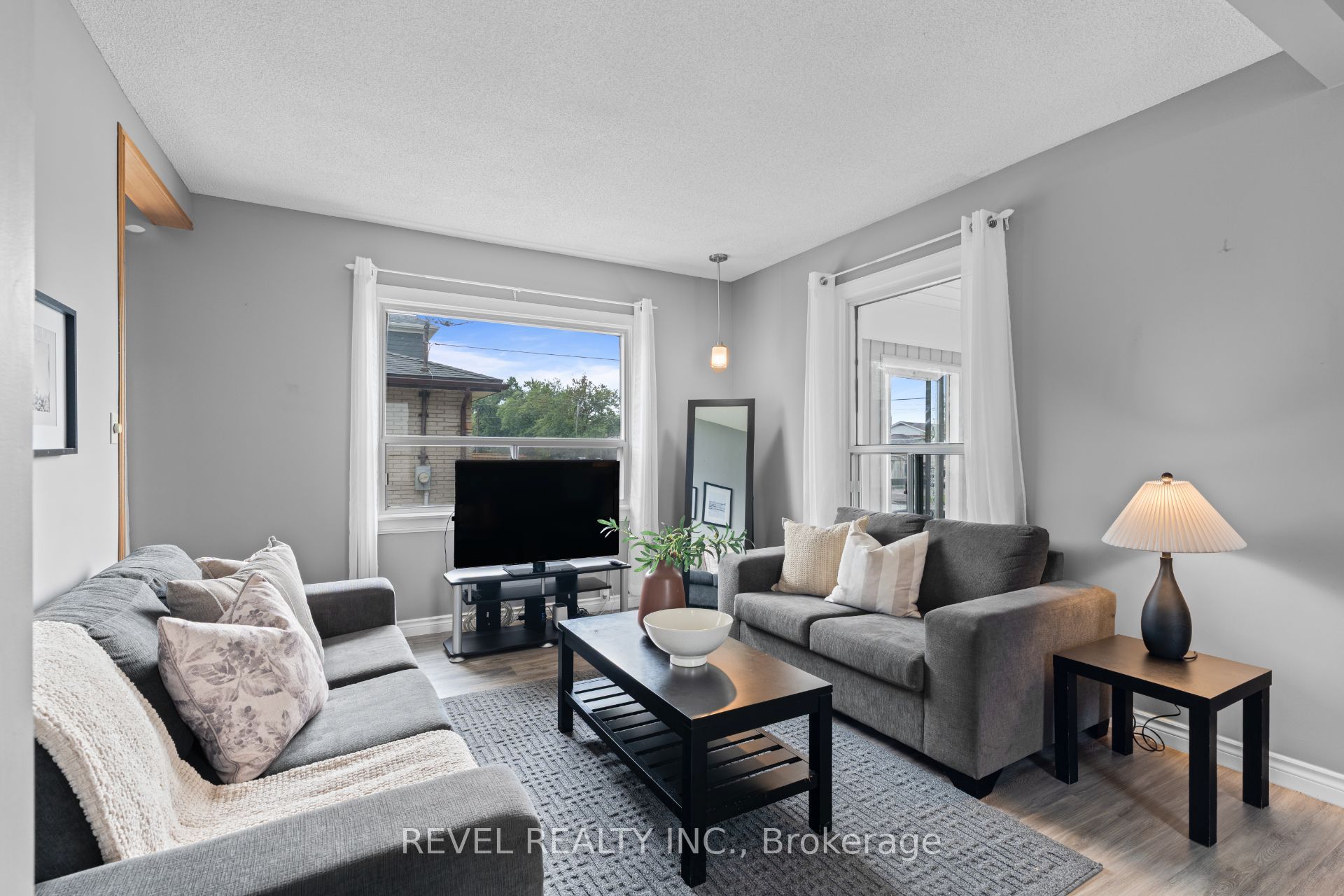 3 1/2 Dundonald Street Property Photo 9