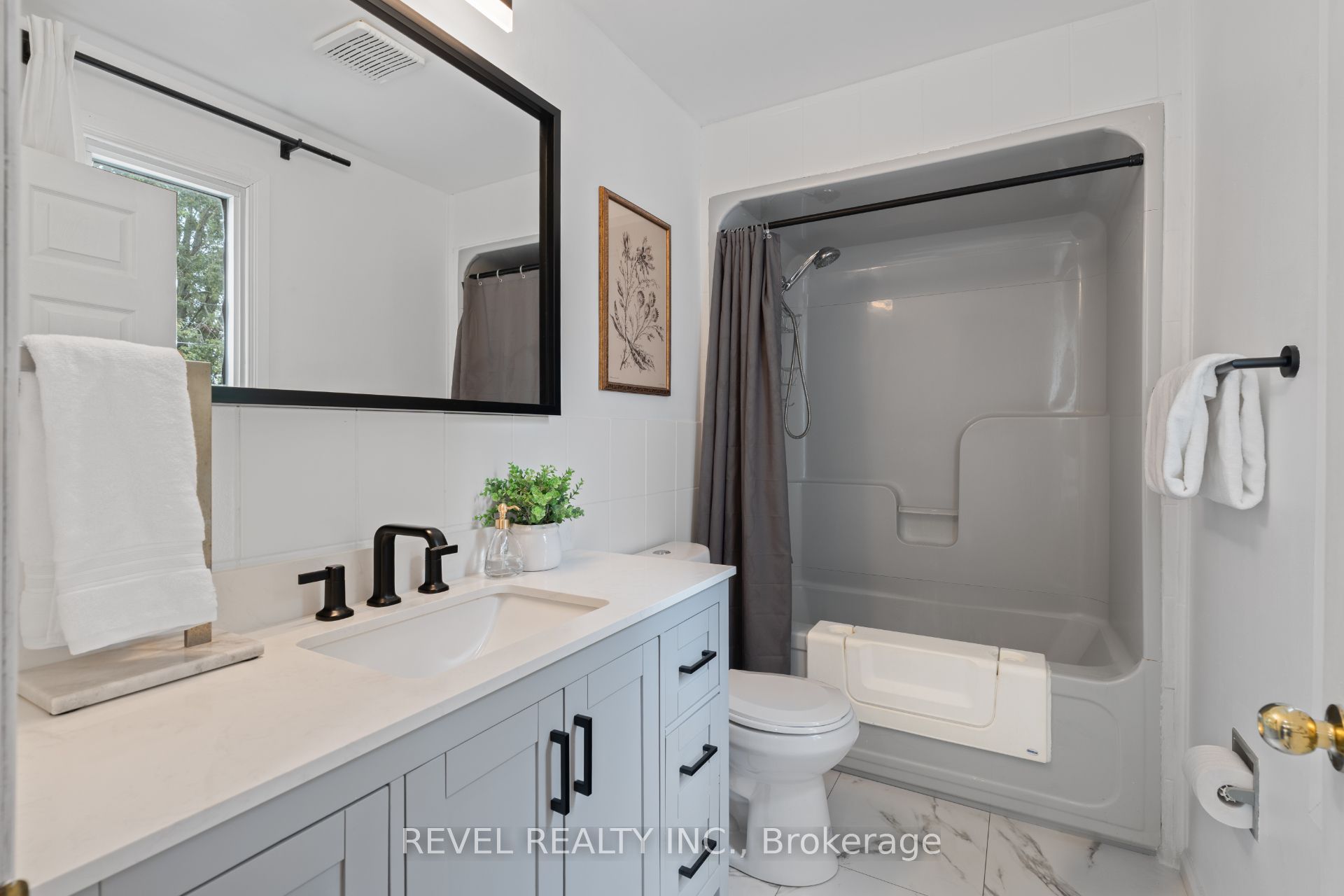 3 1/2 Dundonald Street Property Photo 18