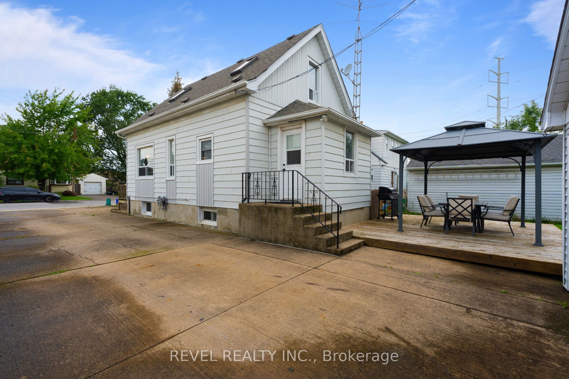 3 1/2 Dundonald Street Property Photo 32