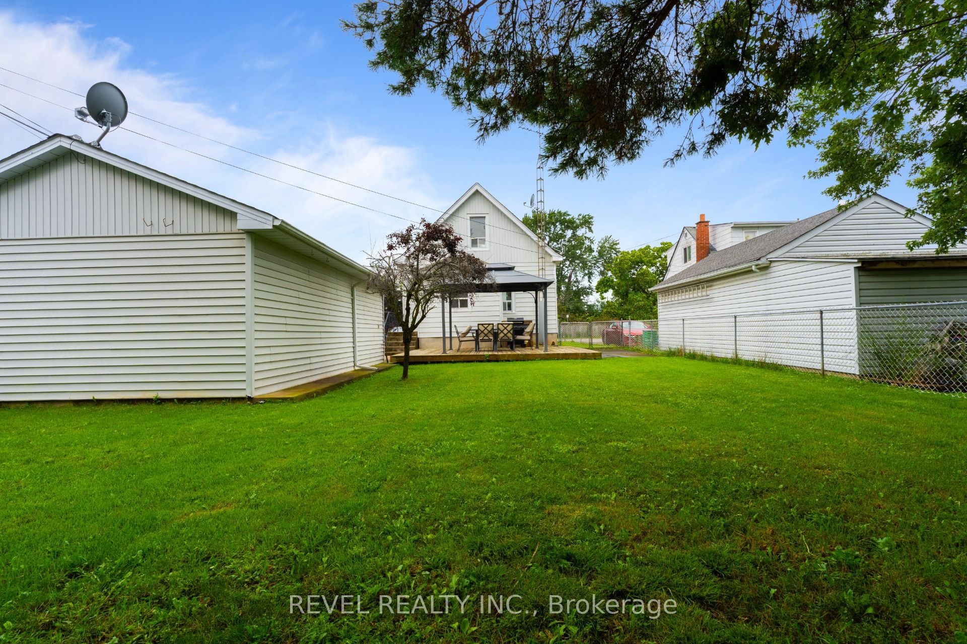 3 1/2 Dundonald Street Property Photo 37
