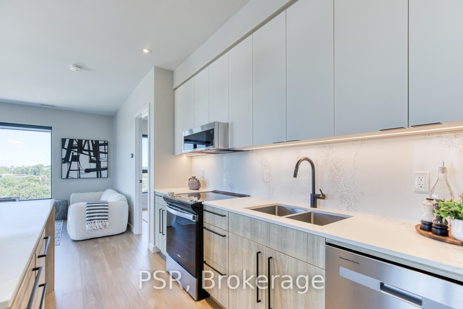 150 Hollywood Court 617 Property Photo 5