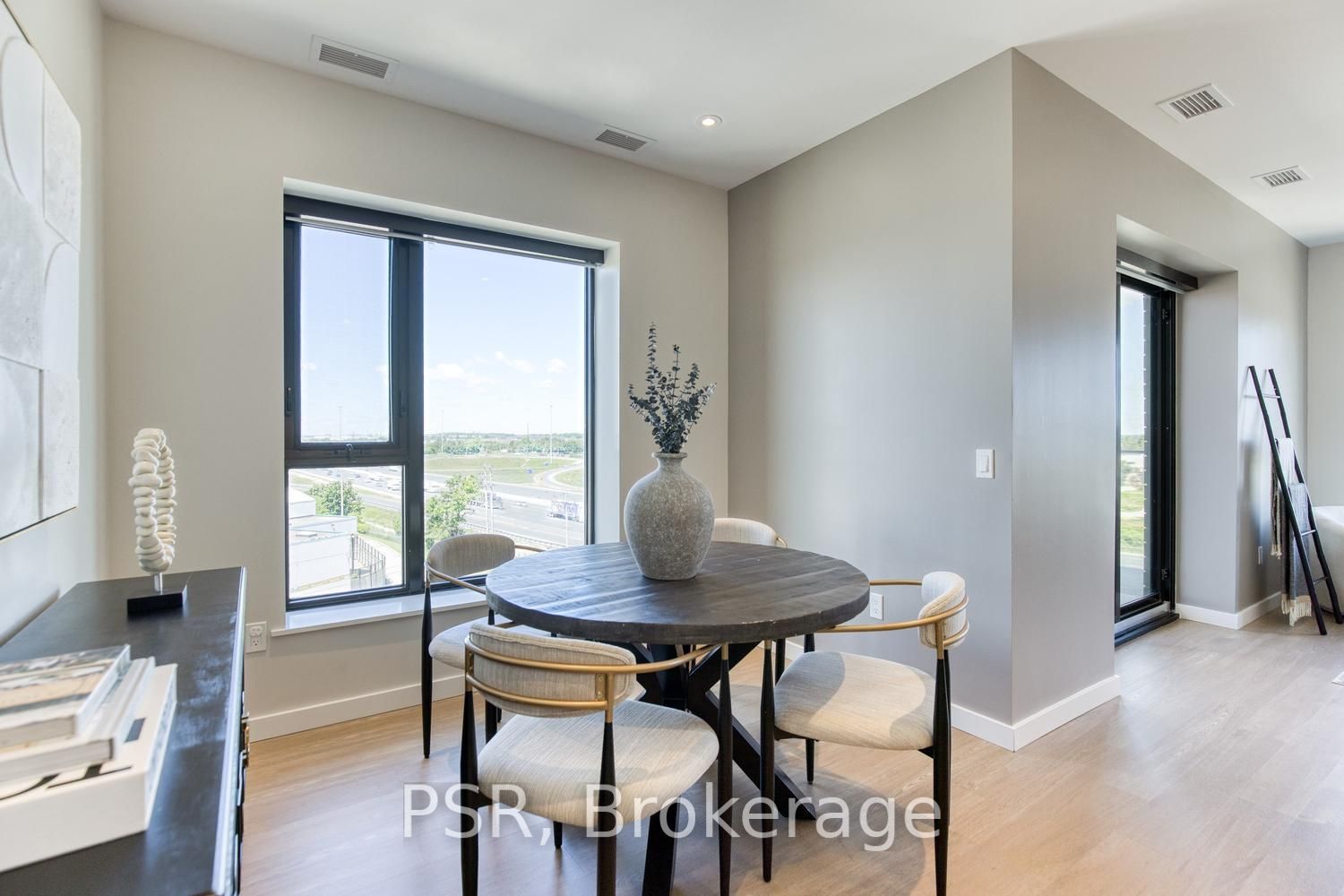 150 Hollywood Court 617 Property Photo 7