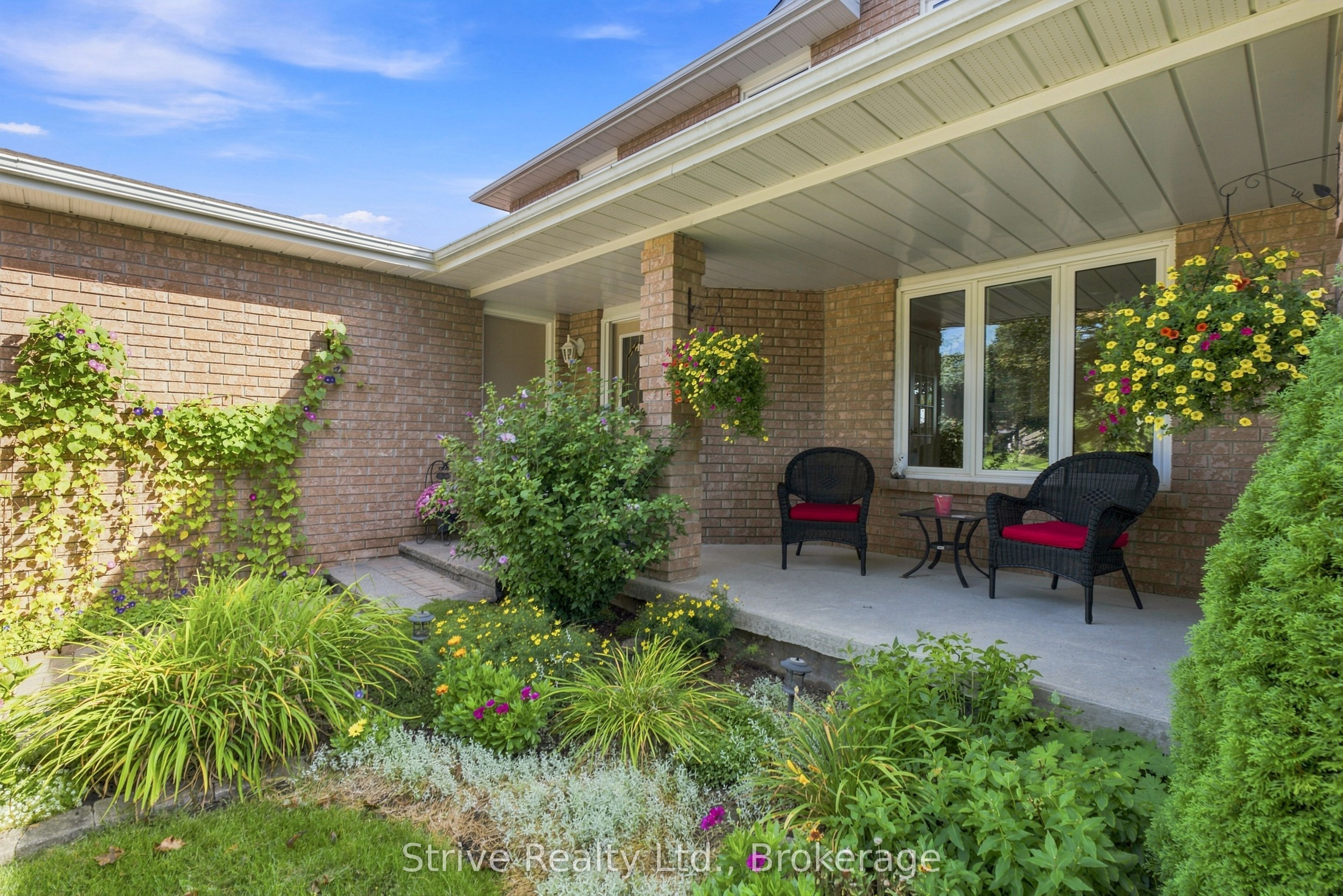 132 East House Crescent Property Photo 3