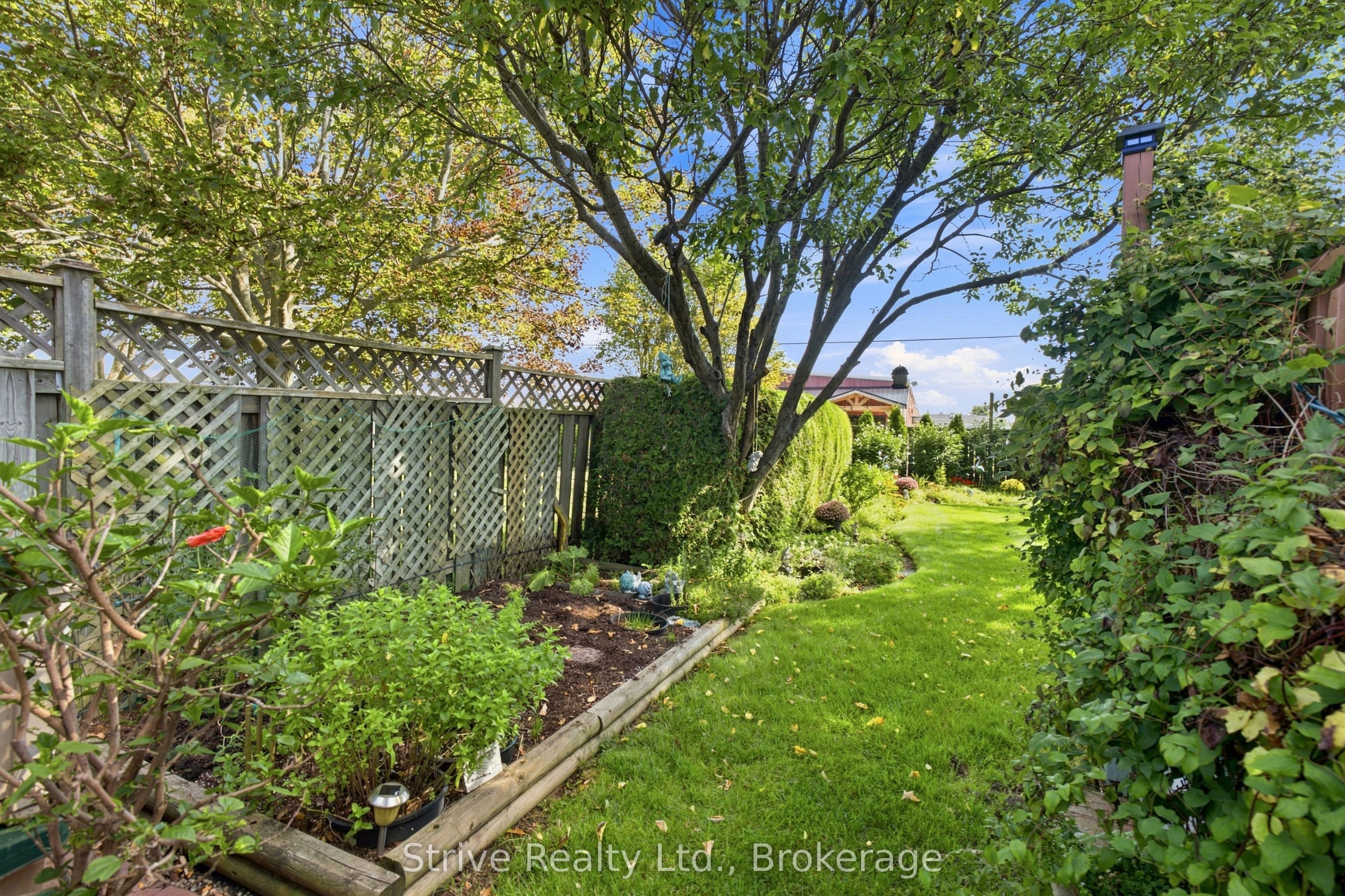 132 East House Crescent Property Photo 33