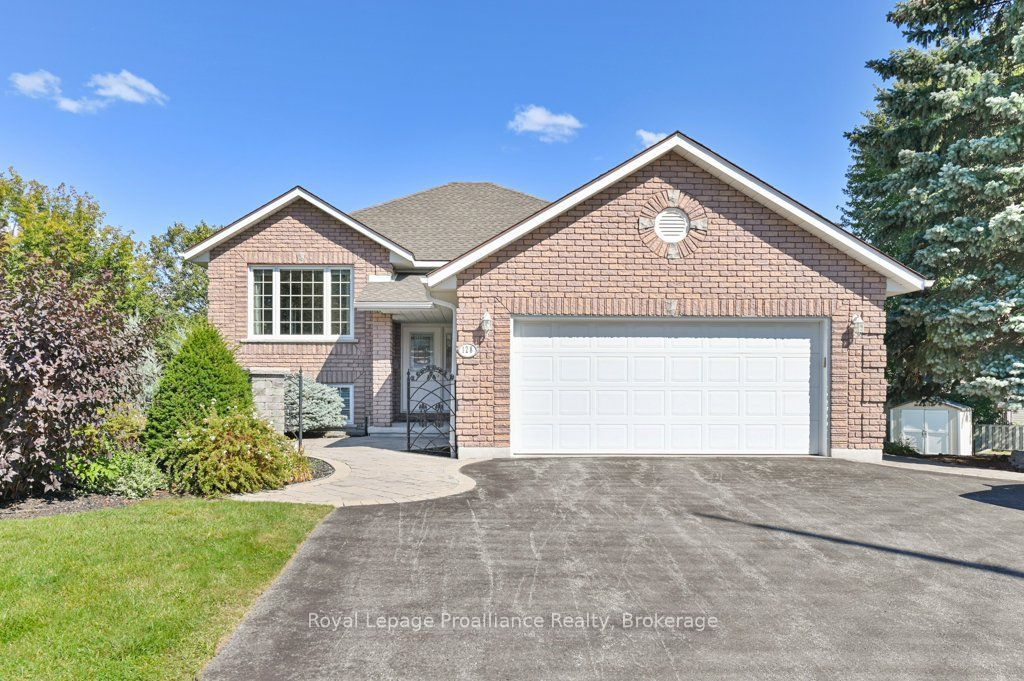 128 Maple Drive Property Photo 1