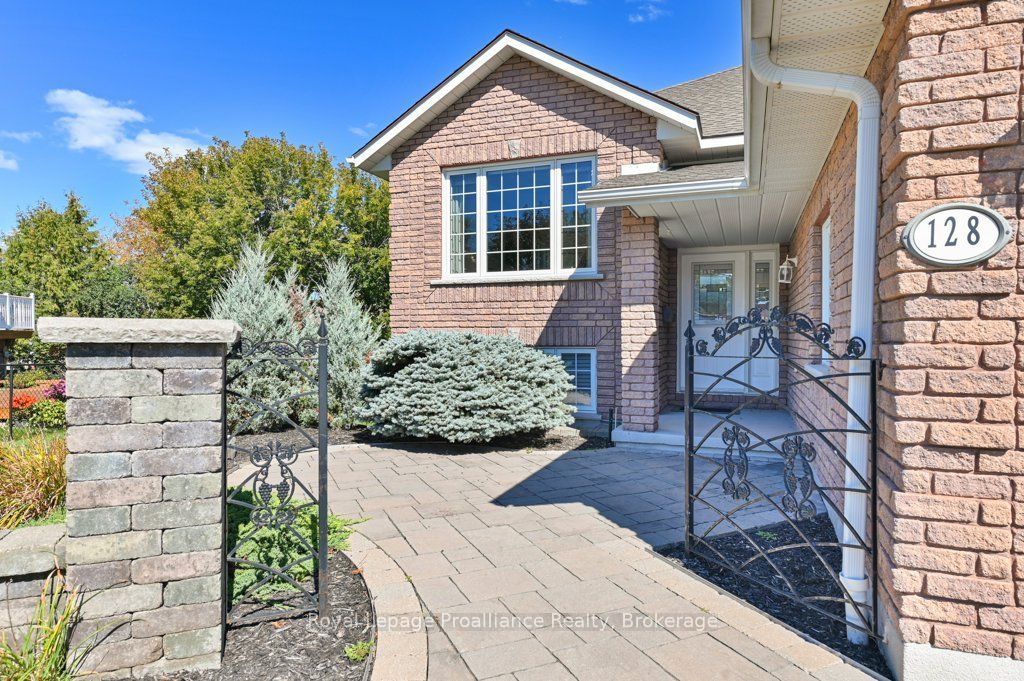 128 Maple Drive Property Photo 4