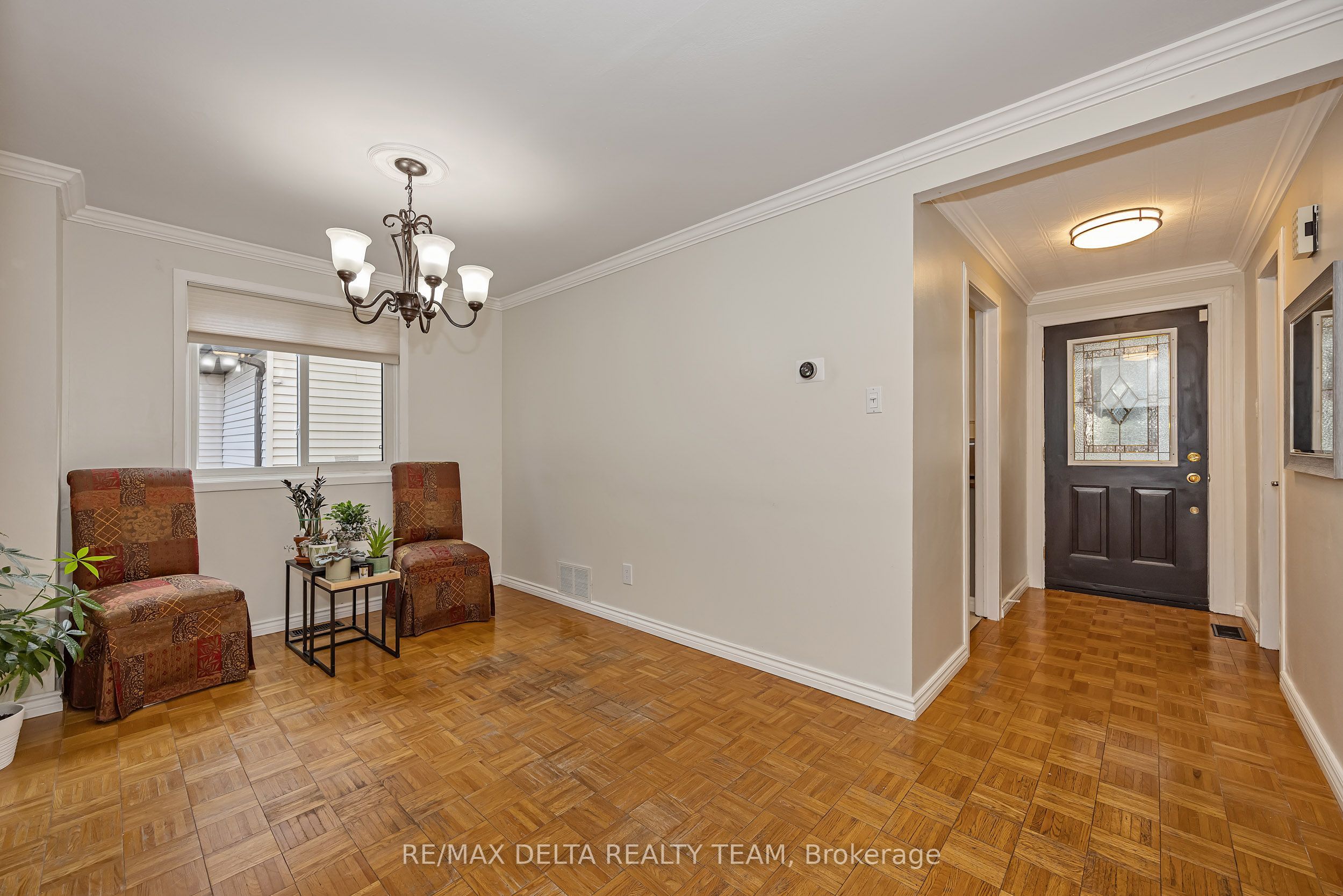 435 Duvernay Drive Property Photo 4