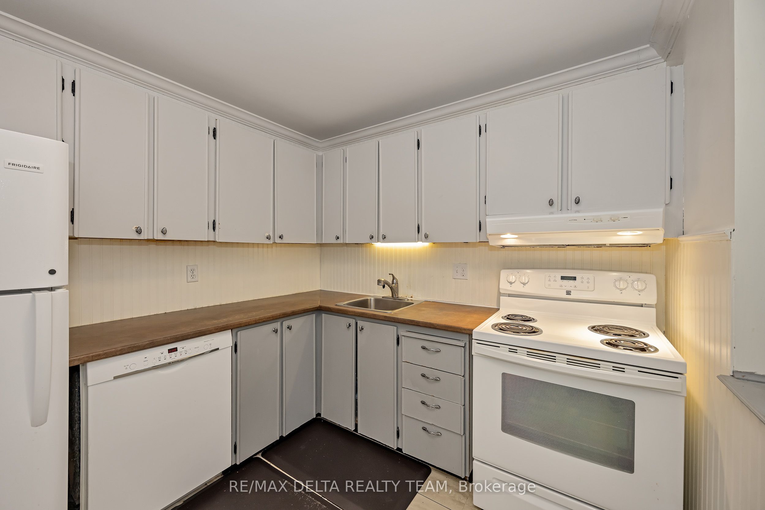 435 Duvernay Drive Property Photo 14