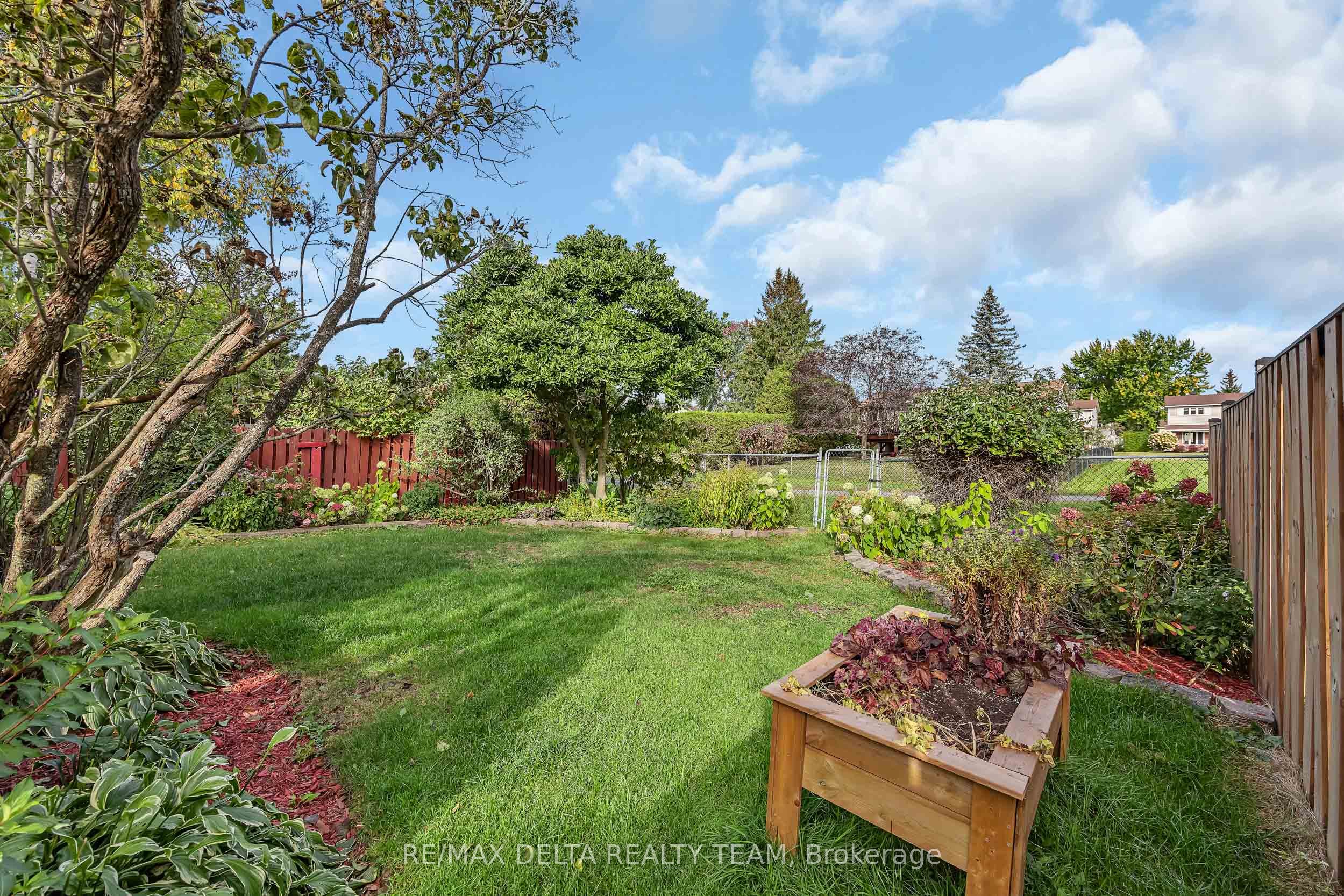 435 Duvernay Drive Property Photo 37