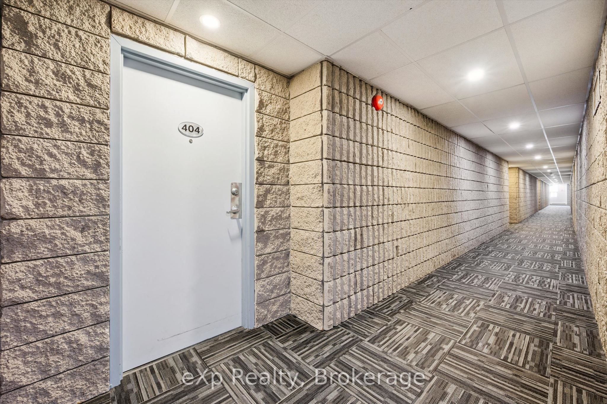 65 Silvercreek Parkway N 404 Property Photo 6